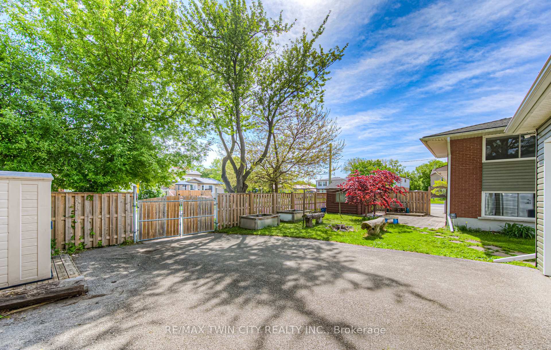 Photo 32 of 100 Jansen Avenue, Kitchener — HOMEH