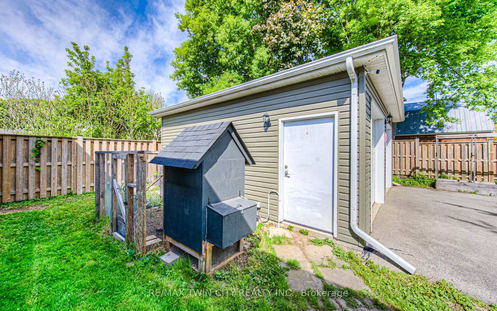 Photo 33 of 100 Jansen Avenue, Kitchener — HOMEH