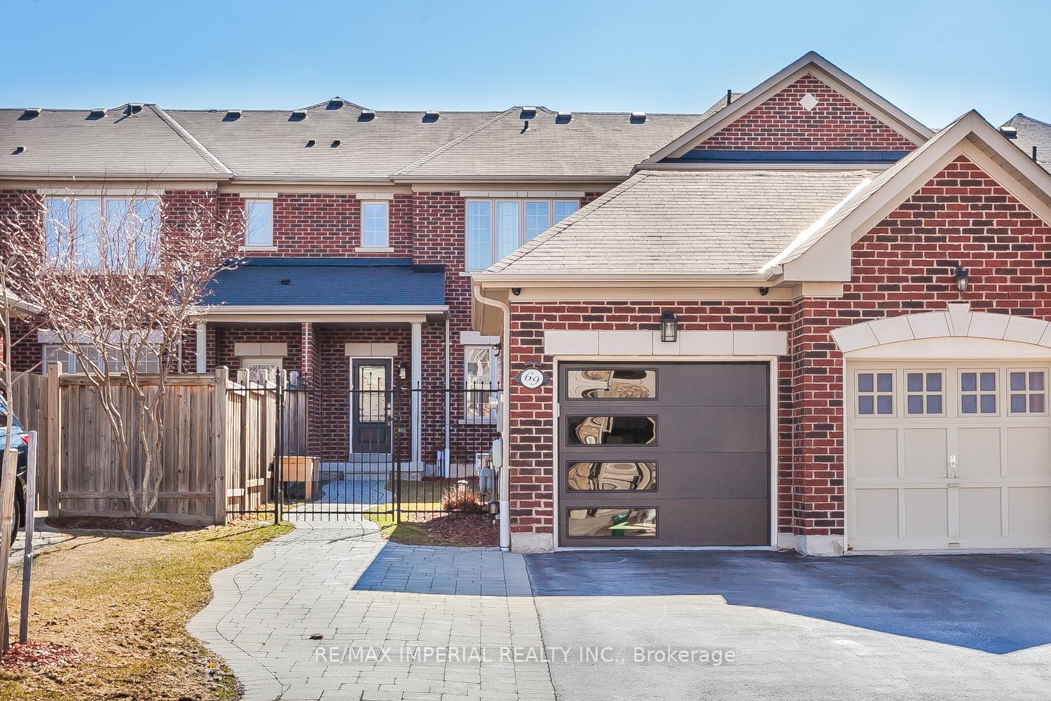 Photo 2 of 69 Vettese Court, Markham, Box Grove — HOMEH