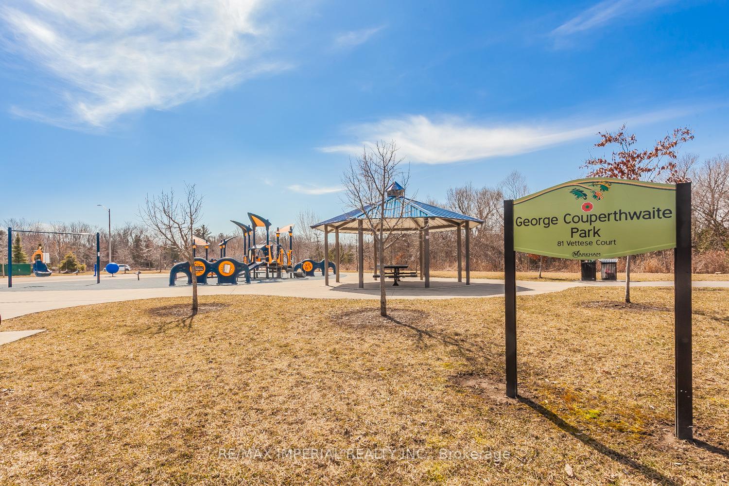 Photo 4 of 69 Vettese Court, Markham, Box Grove — HOMEH