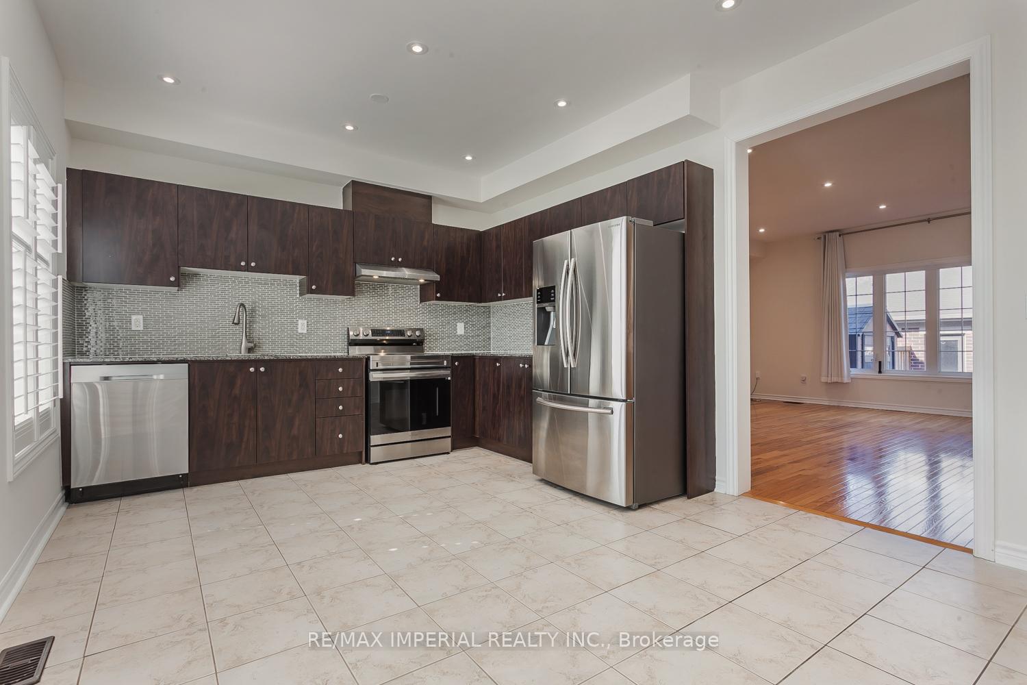 Photo 7 of 69 Vettese Court, Markham, Box Grove — HOMEH