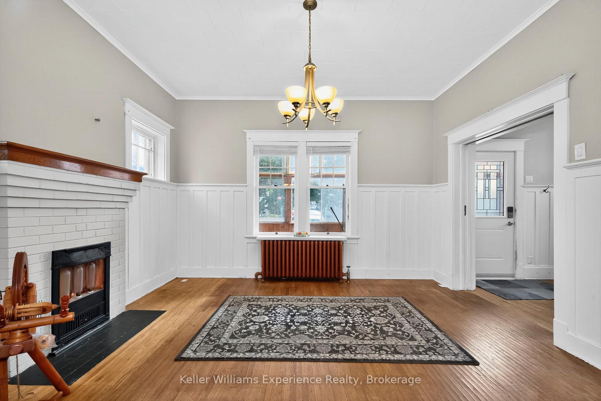 Photo 3 of 406 Dominion Avenue, Midland — HOMEH