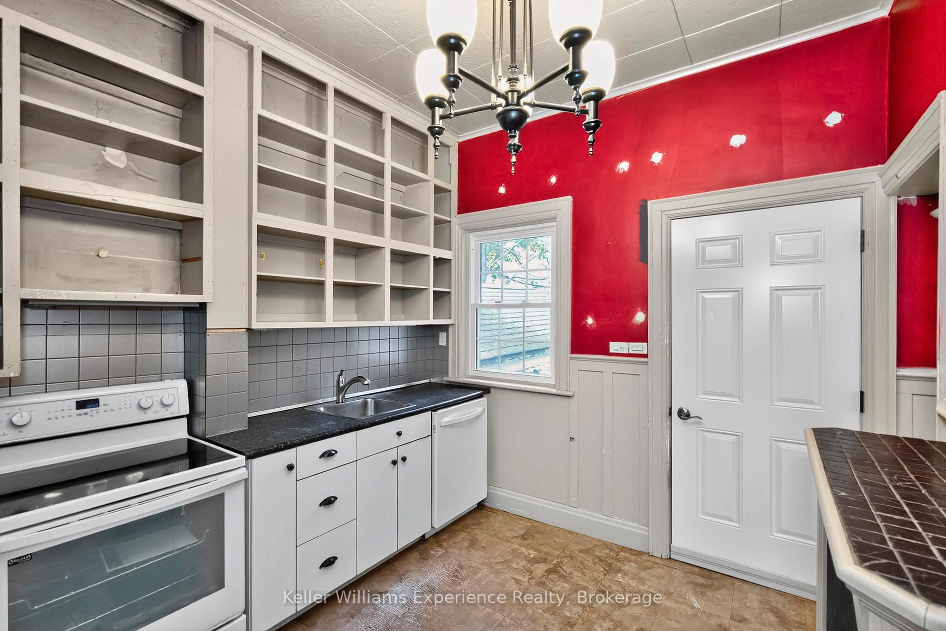 Photo 8 of 406 Dominion Avenue, Midland — HOMEH