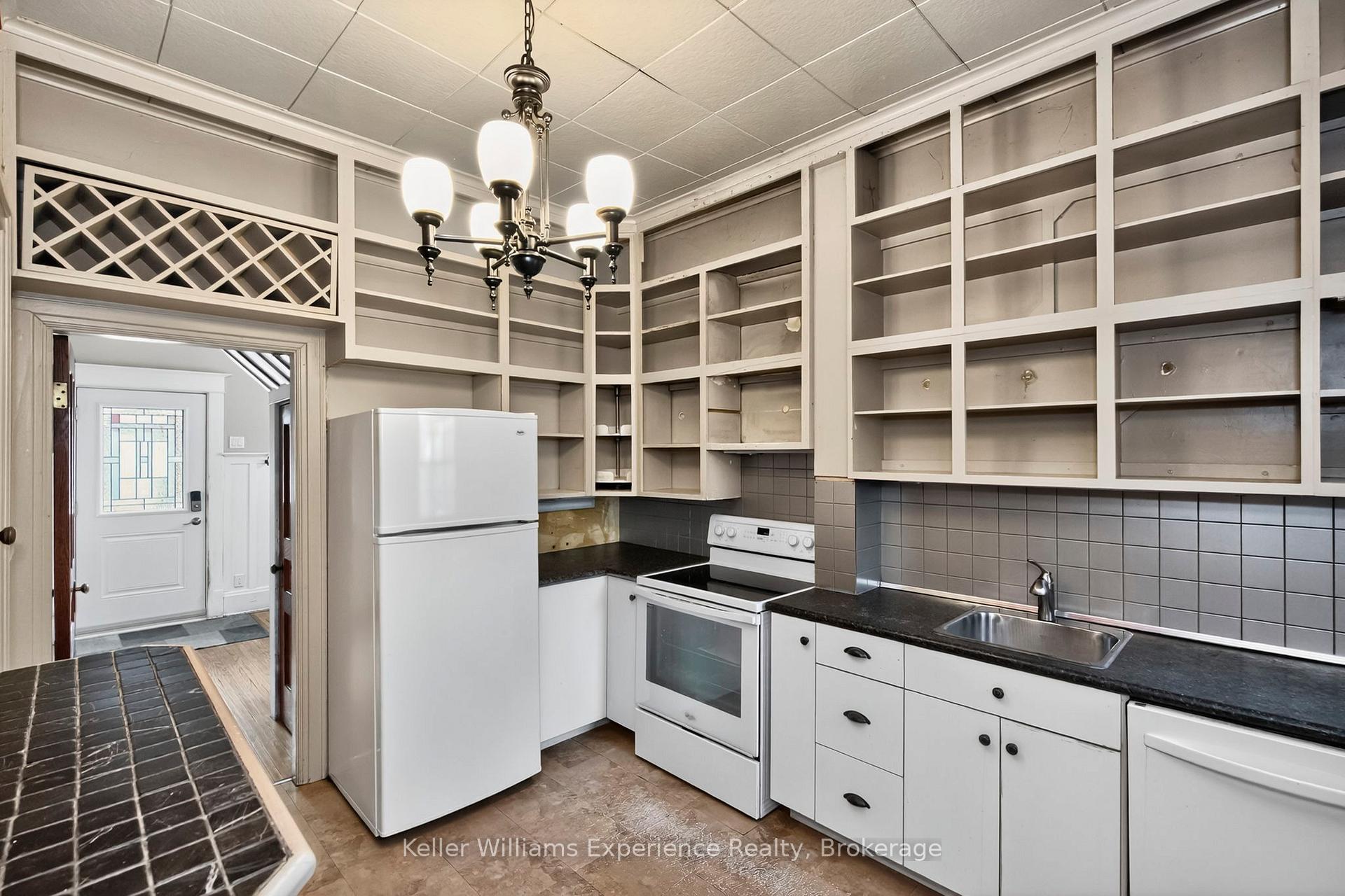 Photo 10 of 406 Dominion Avenue, Midland — HOMEH