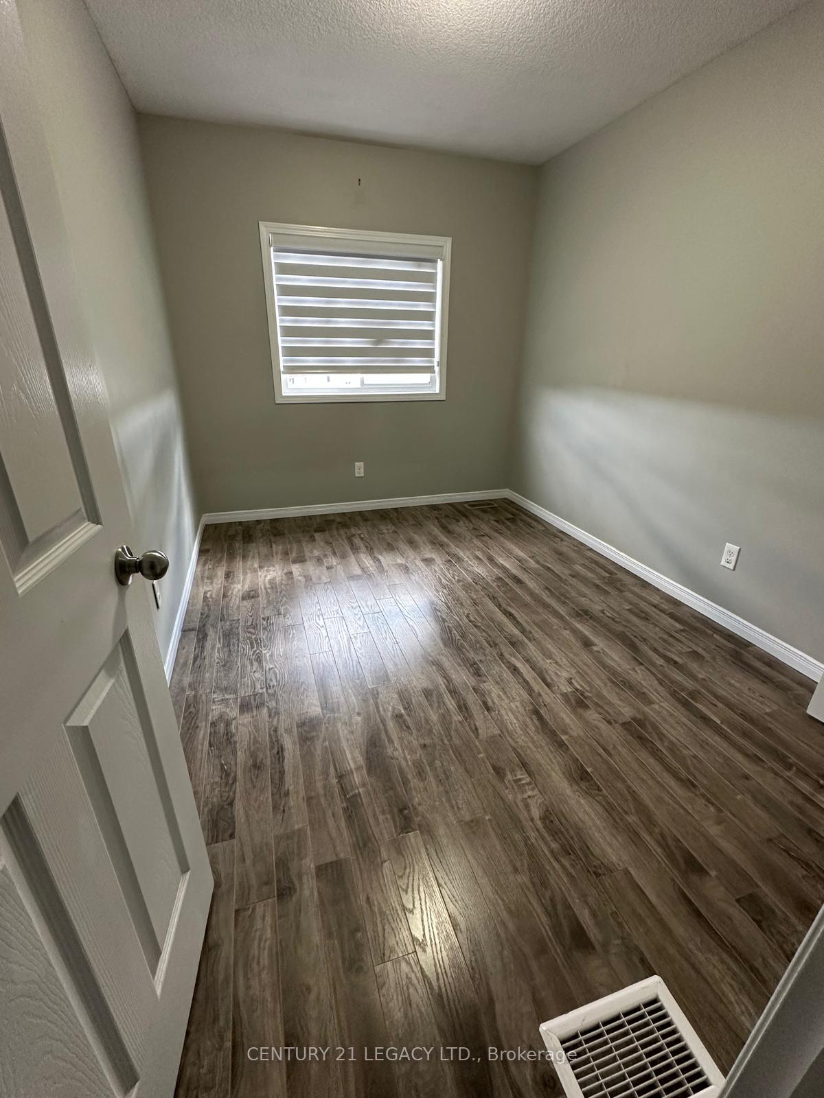 Photo 7 of 51 Sorrento Street, Kitchener — HOMEH
