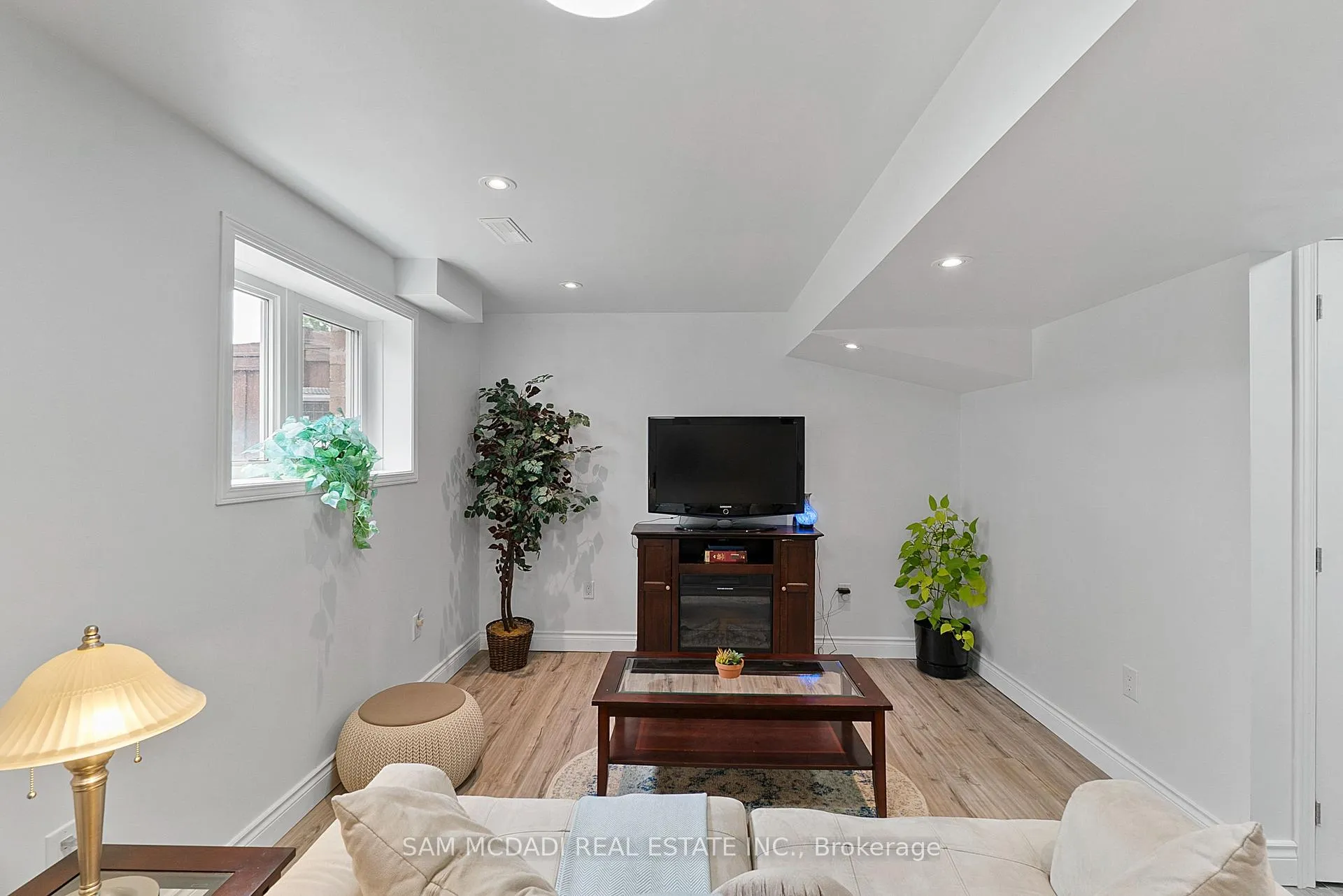 Photo 33 of 216 Ruhl Drive, Milton, Willmott — HOMEH