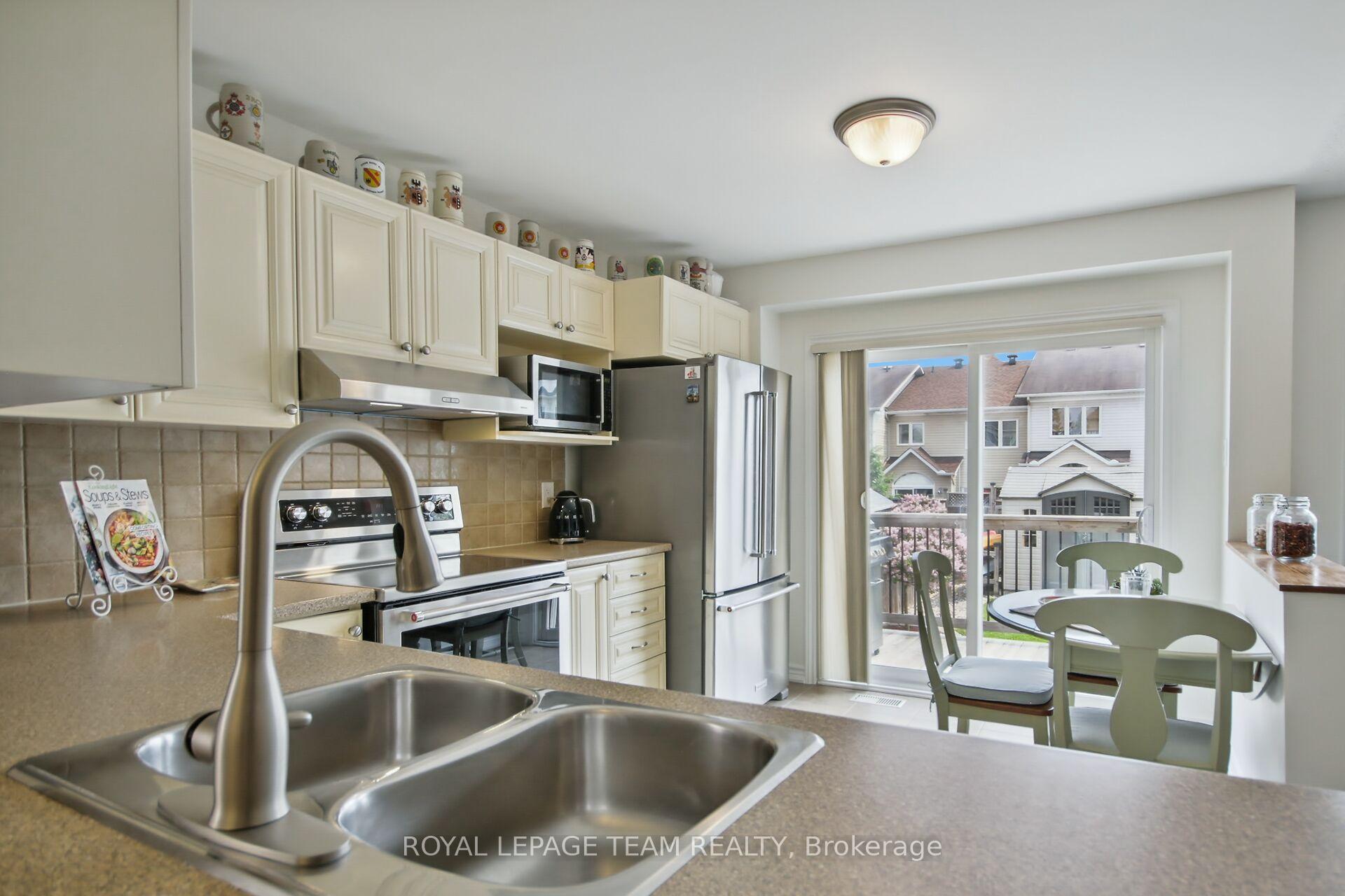 Photo 4 of 408 Abbeydale Circle, Ottawa, Kanata - Morgan's Grant/South March — HOMEH