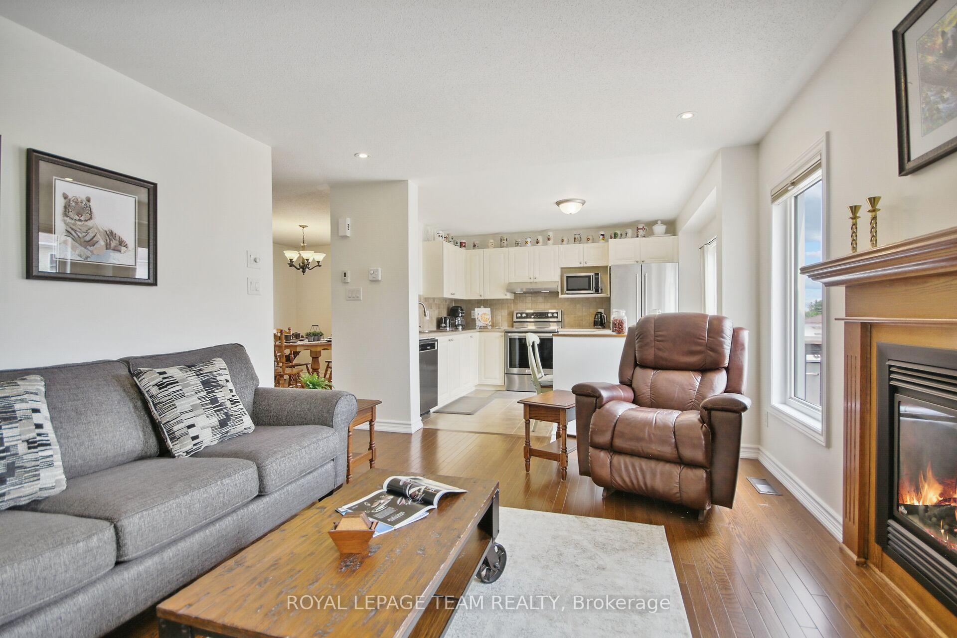 Photo 10 of 408 Abbeydale Circle, Ottawa, Kanata - Morgan's Grant/South March — HOMEH