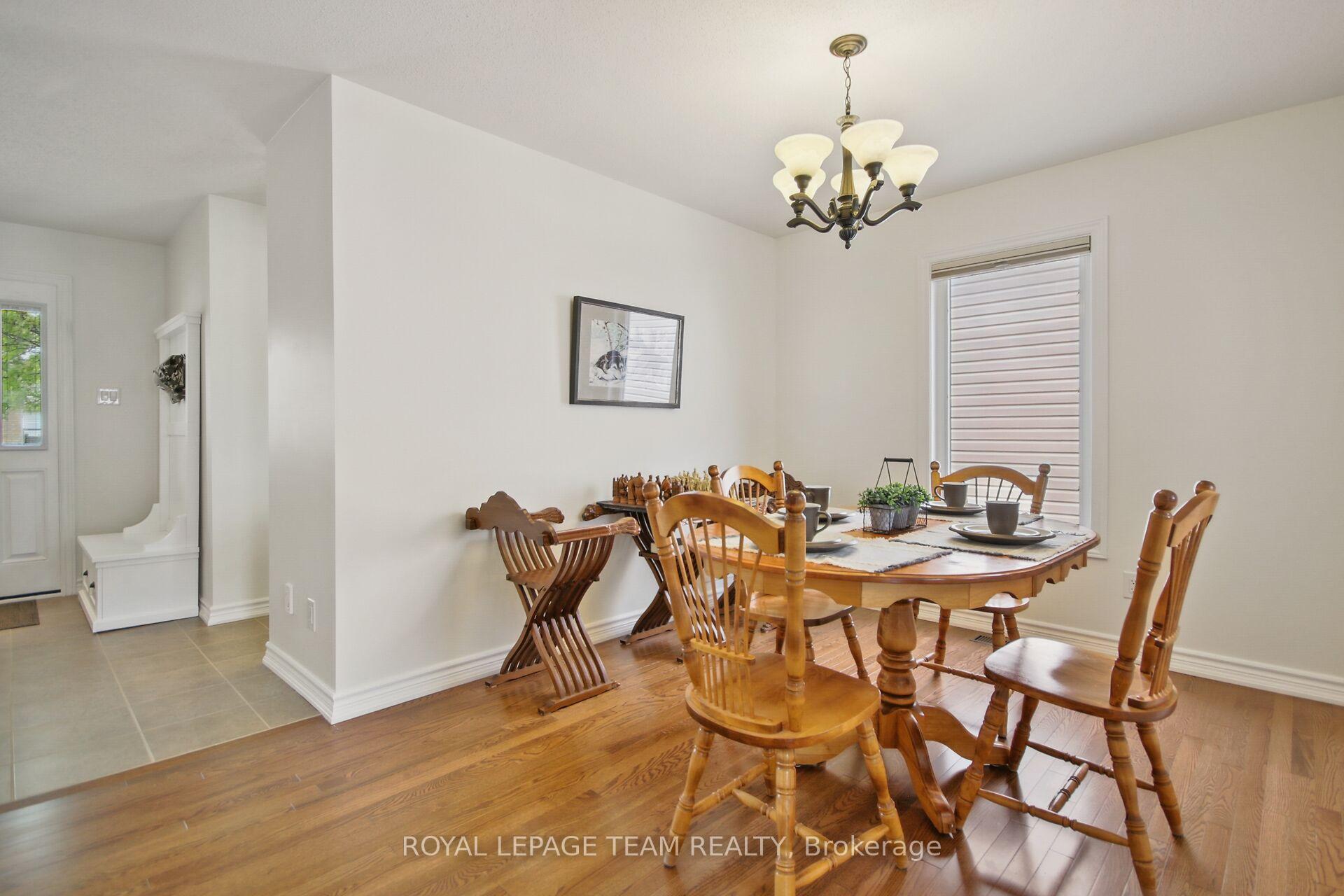 Photo 11 of 408 Abbeydale Circle, Ottawa, Kanata - Morgan's Grant/South March — HOMEH