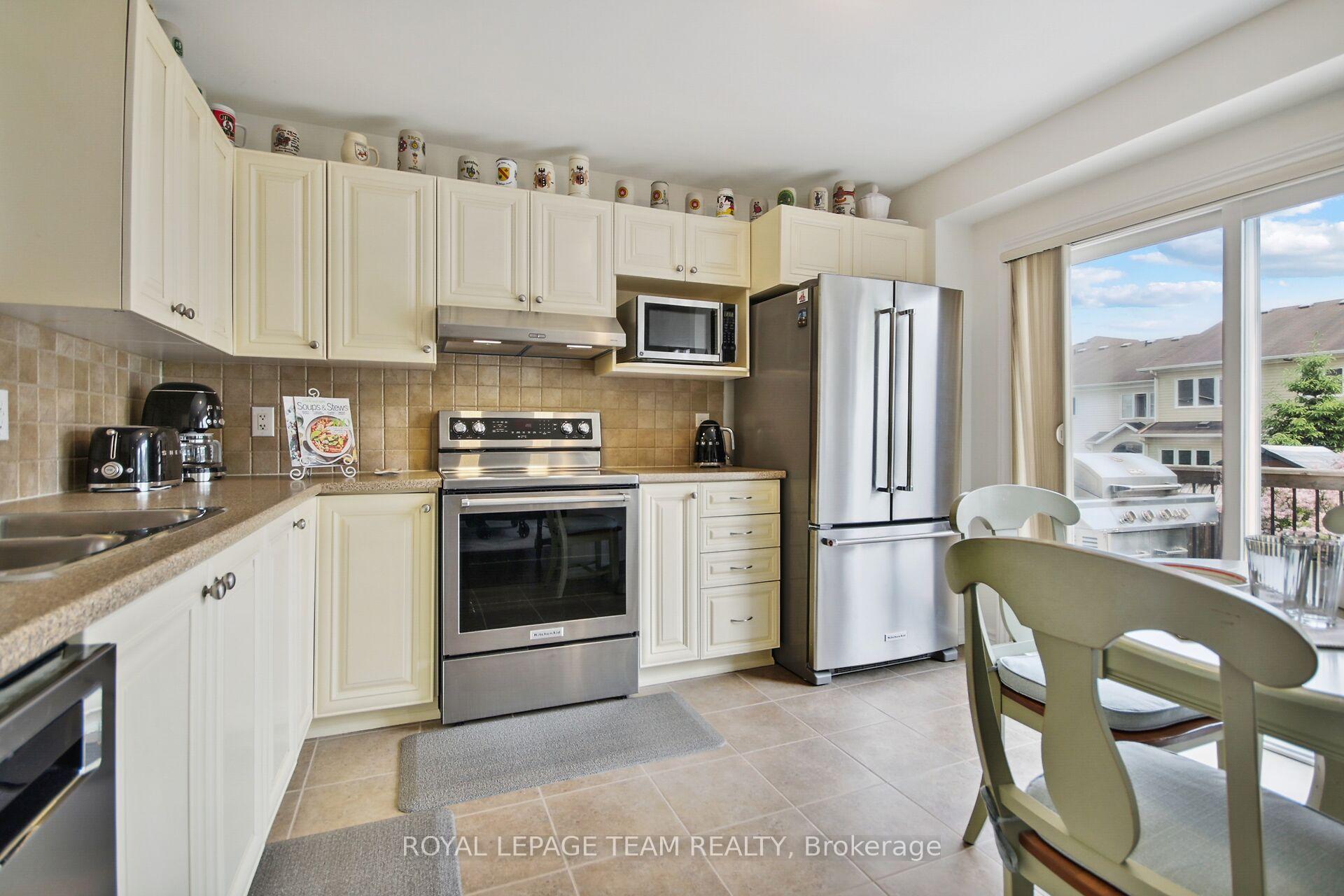 Photo 12 of 408 Abbeydale Circle, Ottawa, Kanata - Morgan's Grant/South March — HOMEH