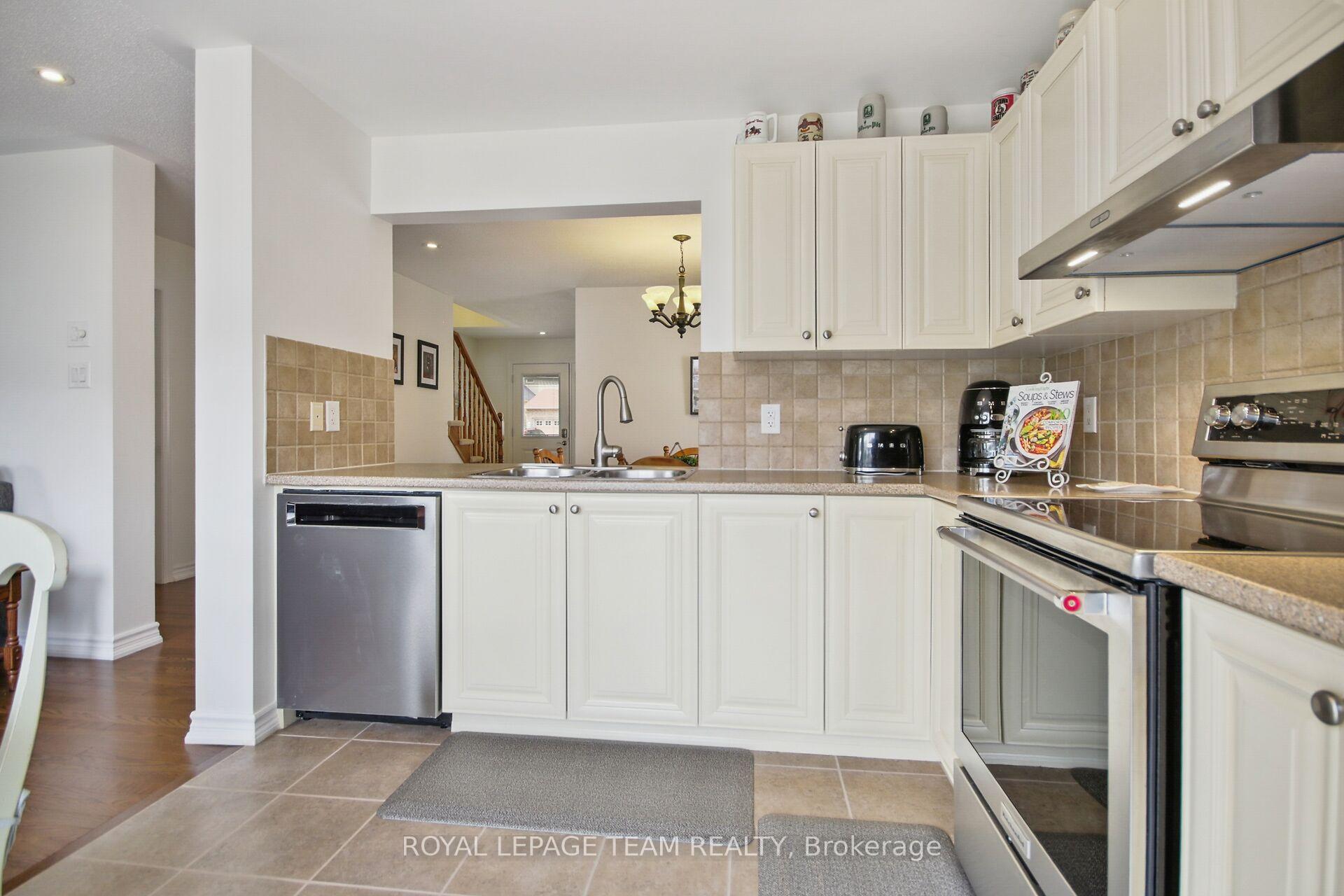 Photo 13 of 408 Abbeydale Circle, Ottawa, Kanata - Morgan's Grant/South March — HOMEH