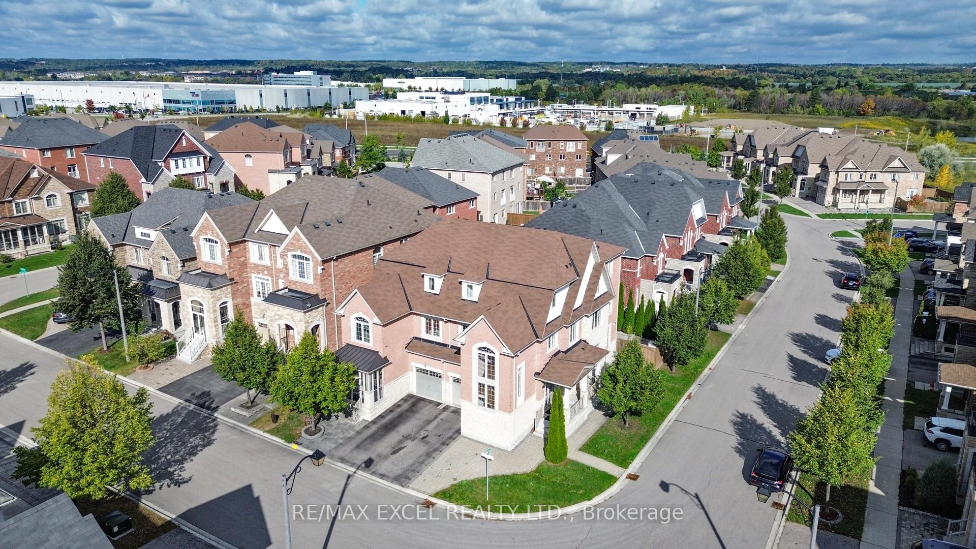 Photo 3 of 103 Living Crescent, Markham, Victoria Square — HOMEH