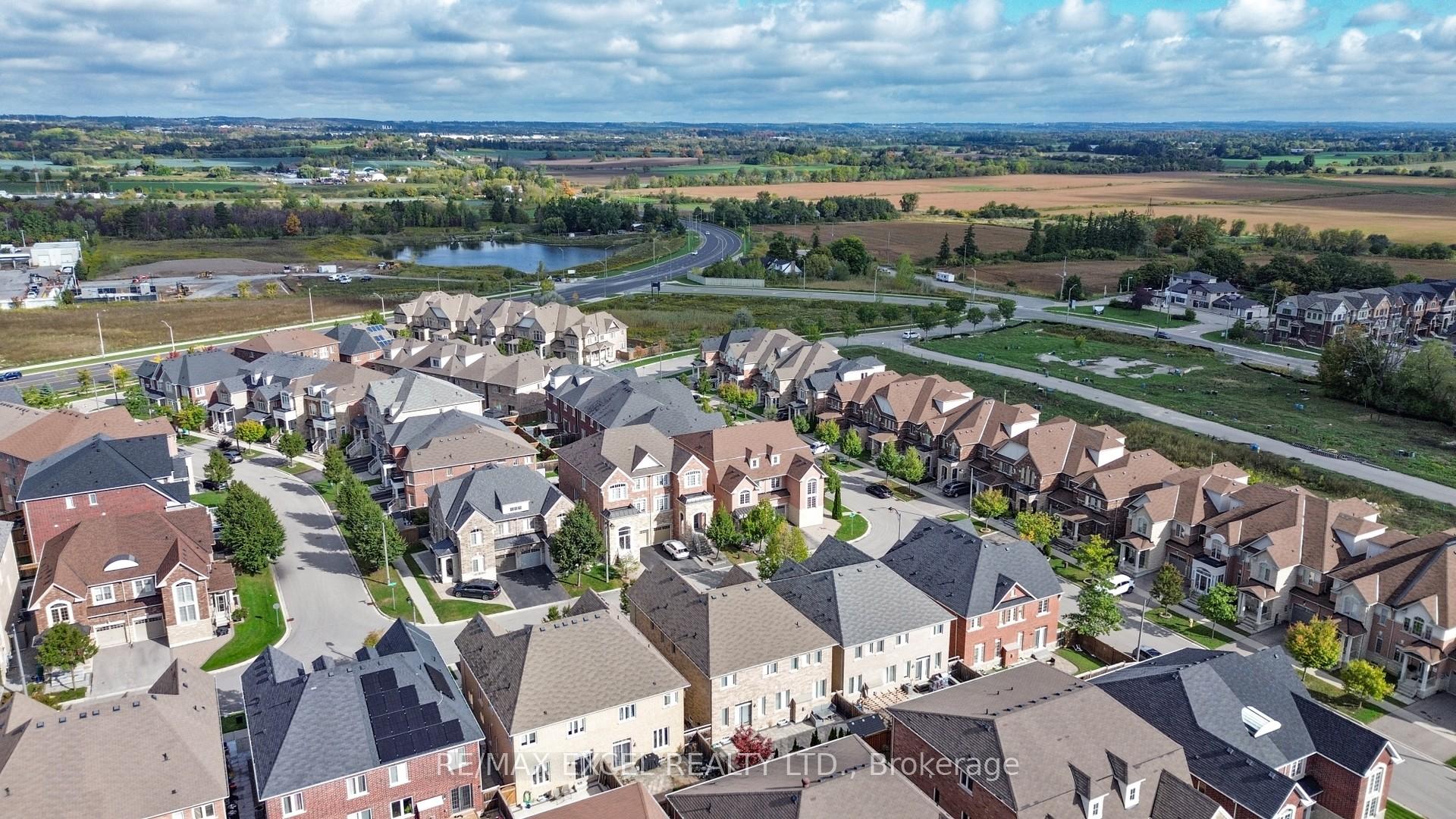 Photo 5 of 103 Living Crescent, Markham, Victoria Square — HOMEH