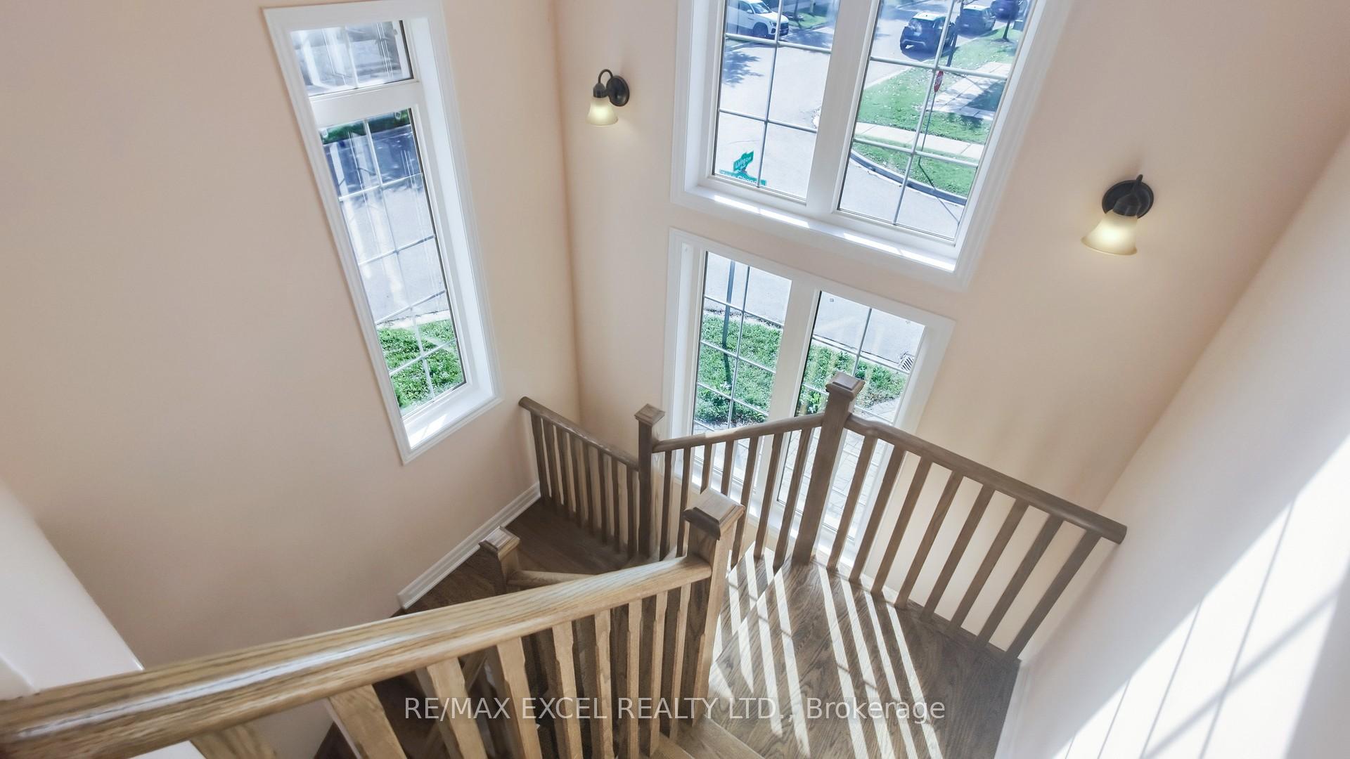 Photo 16 of 103 Living Crescent, Markham, Victoria Square — HOMEH