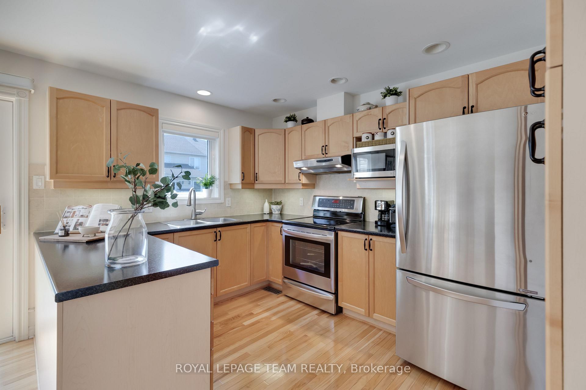 Photo 13 of 18 Drysdale Street, Ottawa, Kanata - Beaverbrook — HOMEH