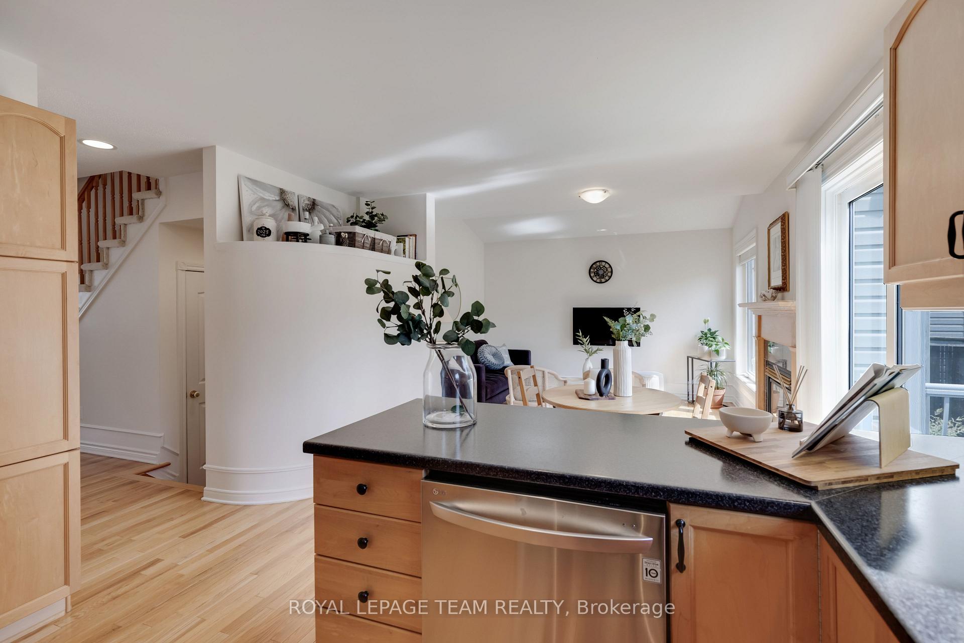 Photo 15 of 18 Drysdale Street, Ottawa, Kanata - Beaverbrook — HOMEH