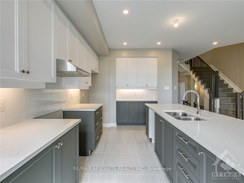Photo 2 of 4952 Abbott Street E, Ottawa, Kanata - Emerald Meadows/Trailwest — HOMEH
