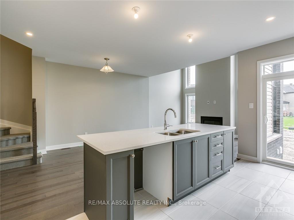Photo 4 of 4952 Abbott Street E, Ottawa, Kanata - Emerald Meadows/Trailwest — HOMEH