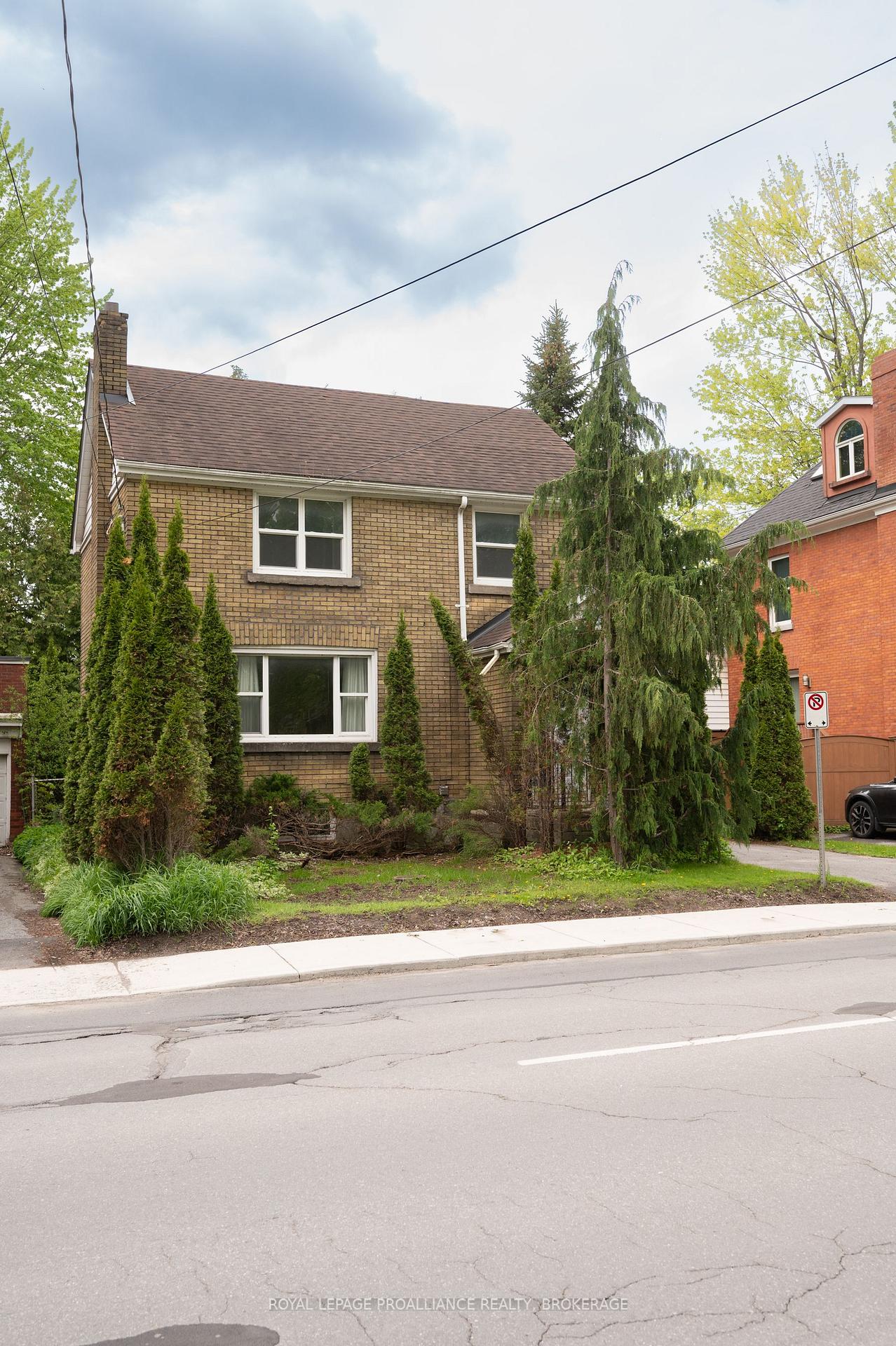 Front of 500 Brock Street
