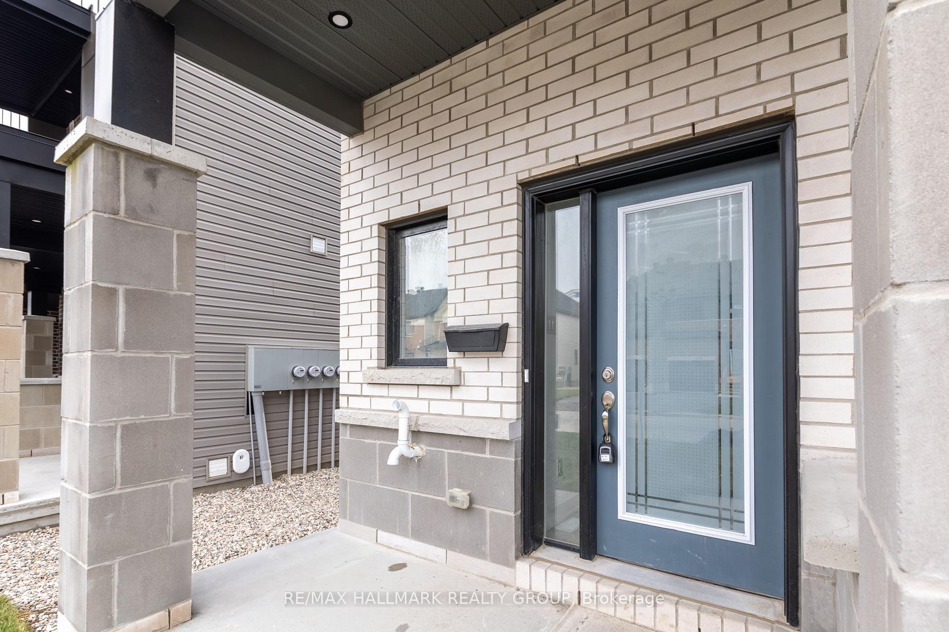 Photo 3 of 818 Anciano Crescent, Ottawa, Kanata - Emerald Meadows/Trailwest — HOMEH