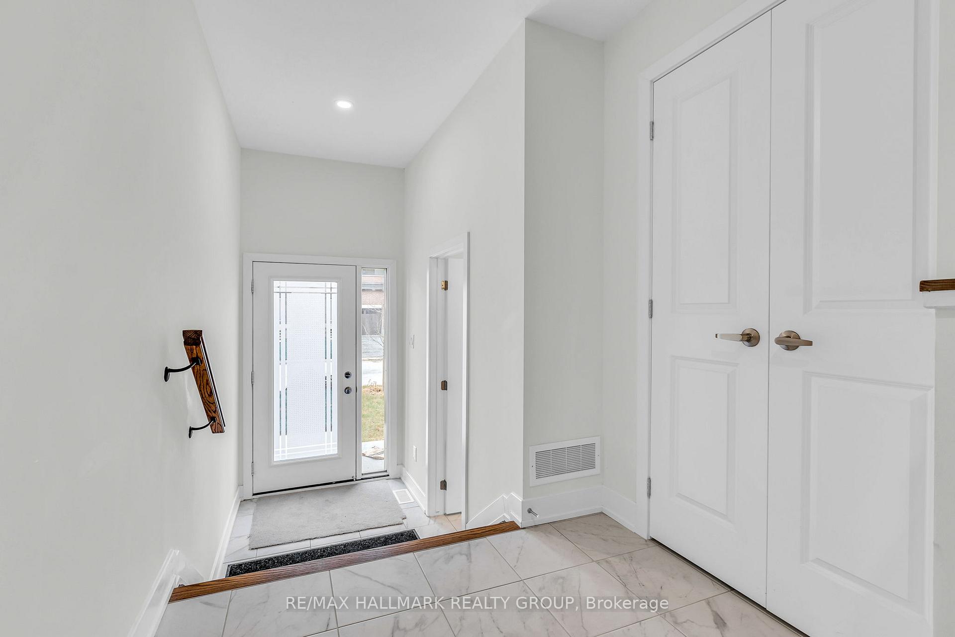 Photo 4 of 818 Anciano Crescent, Ottawa, Kanata - Emerald Meadows/Trailwest — HOMEH
