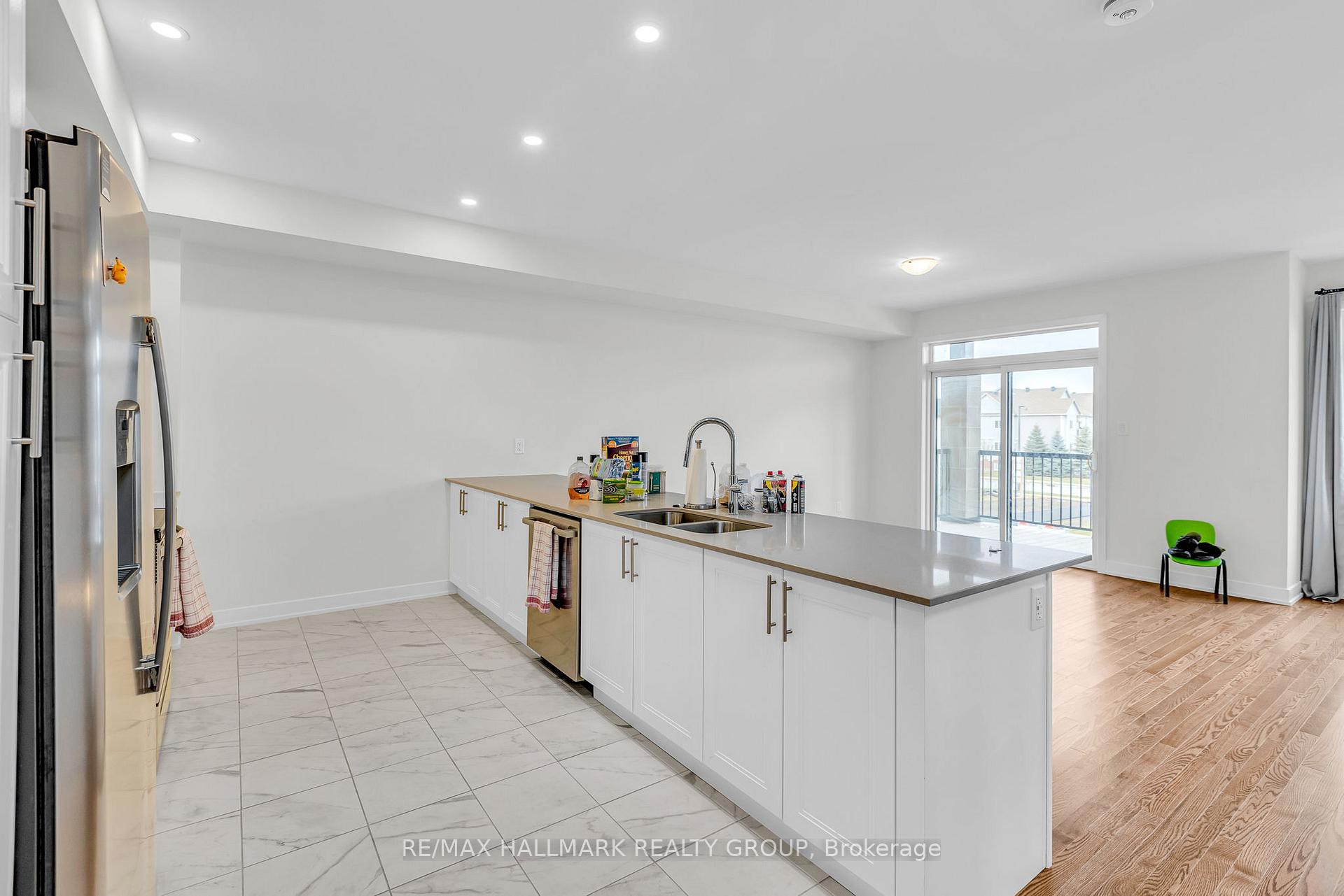 Photo 6 of 818 Anciano Crescent, Ottawa, Kanata - Emerald Meadows/Trailwest — HOMEH