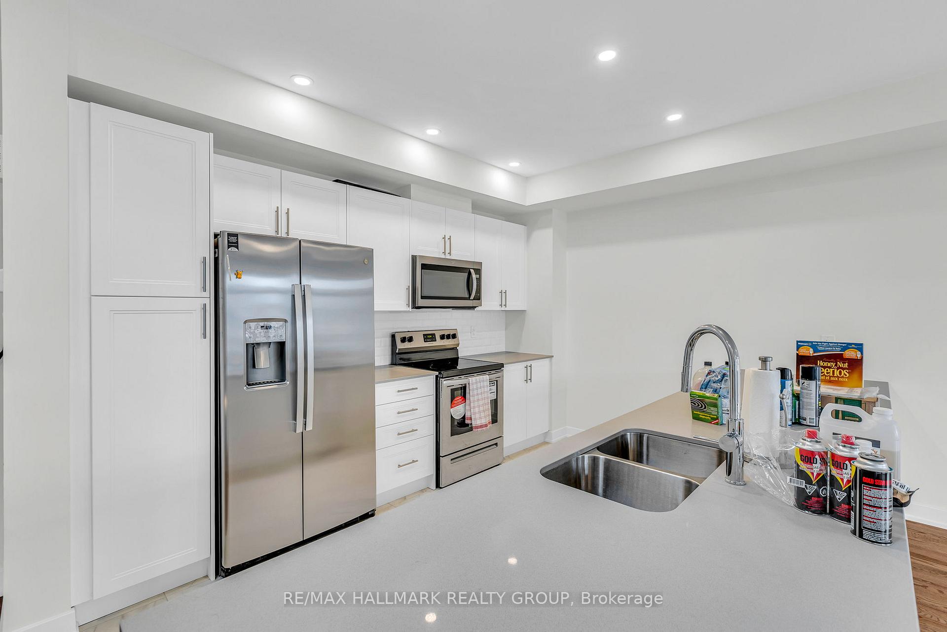 Photo 7 of 818 Anciano Crescent, Ottawa, Kanata - Emerald Meadows/Trailwest — HOMEH
