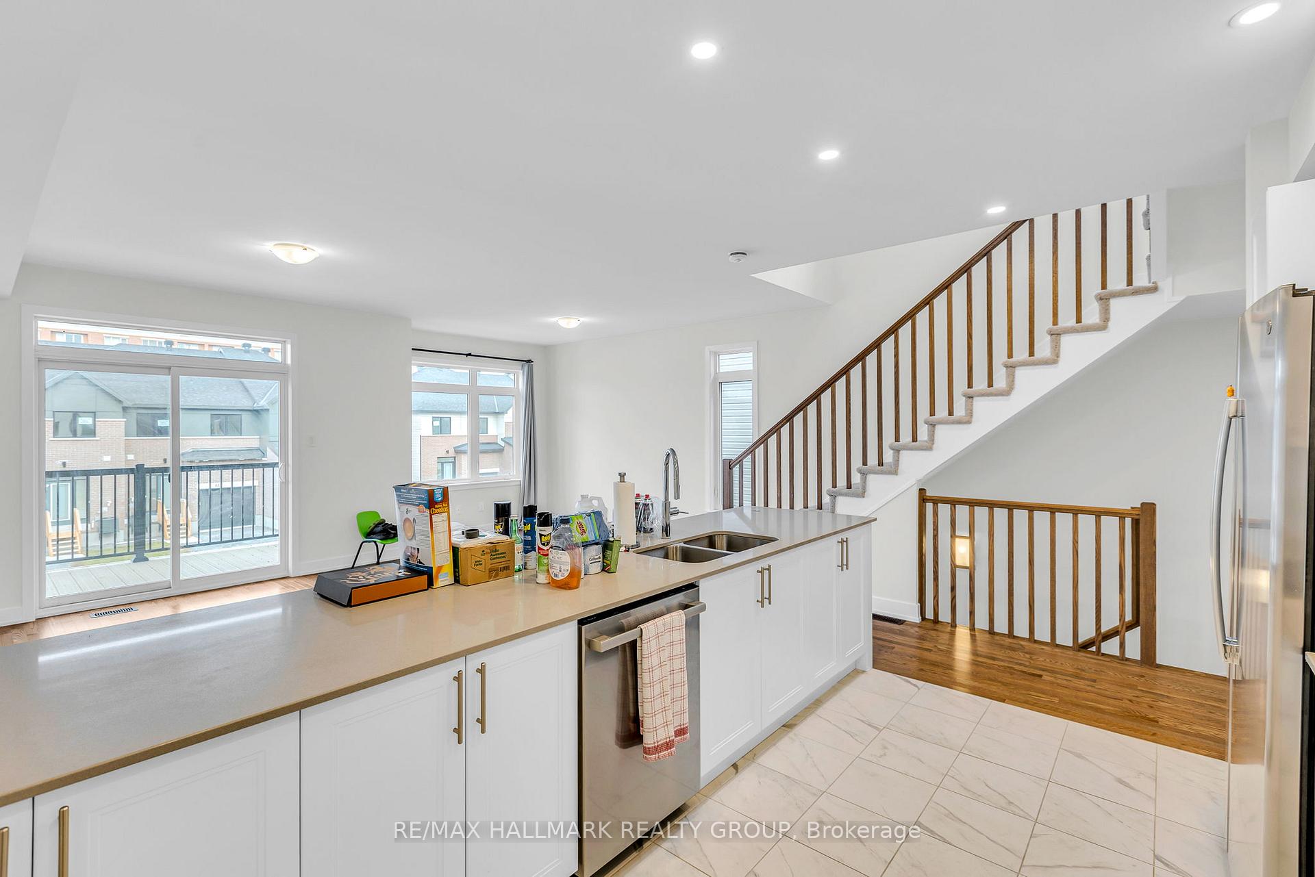Photo 9 of 818 Anciano Crescent, Ottawa, Kanata - Emerald Meadows/Trailwest — HOMEH