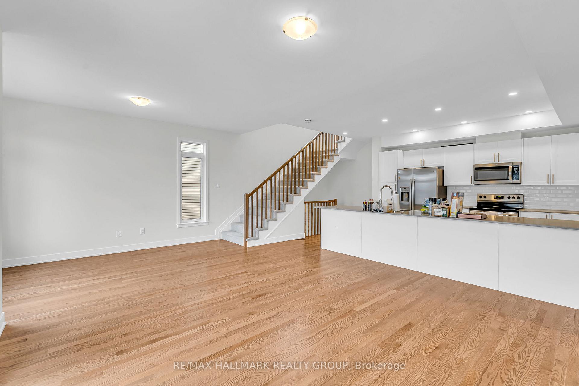 Photo 12 of 818 Anciano Crescent, Ottawa, Kanata - Emerald Meadows/Trailwest — HOMEH