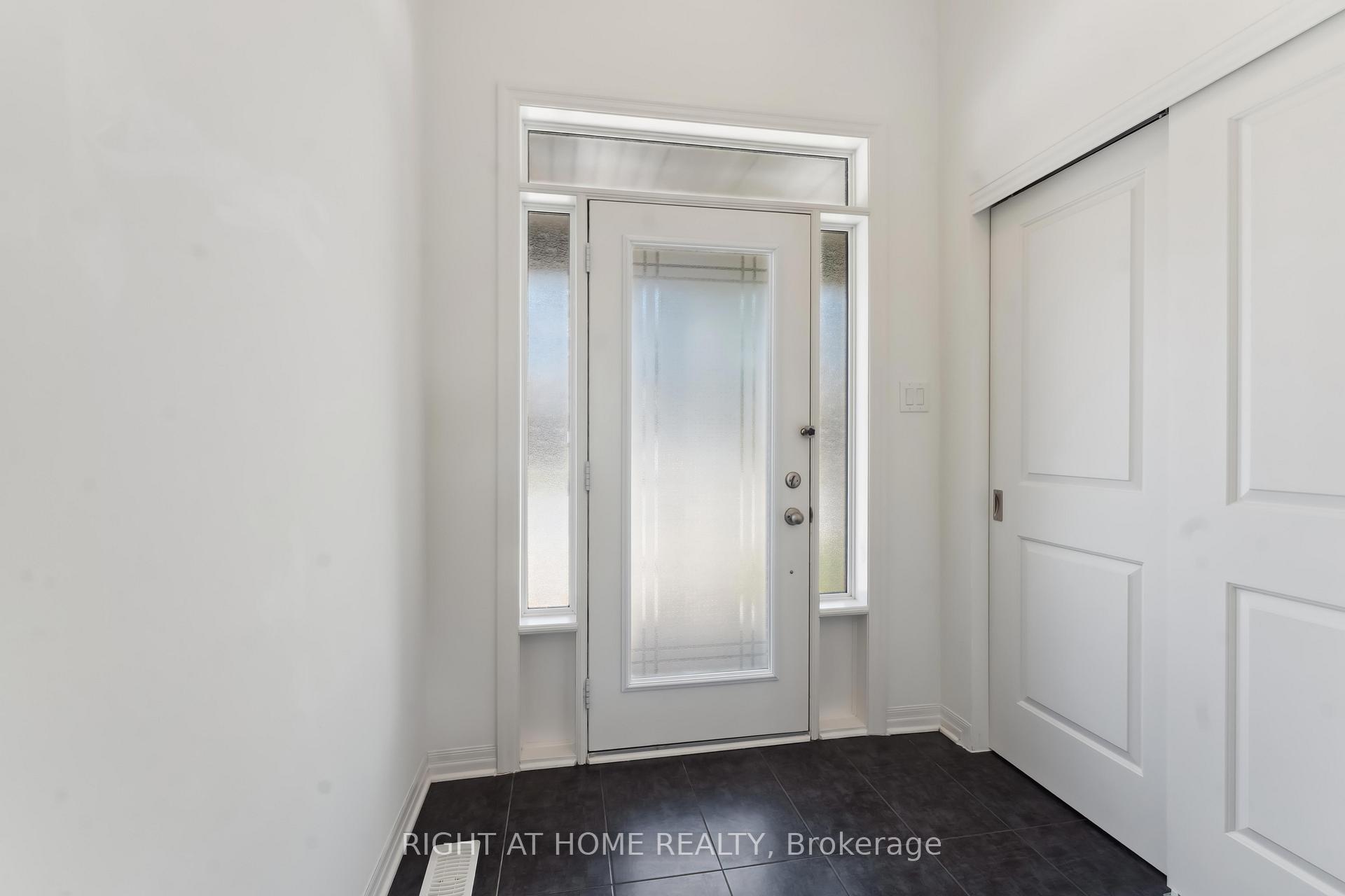 Photo 3 of 533 Rioja Street, Ottawa, Kanata - Emerald Meadows/Trailwest — HOMEH