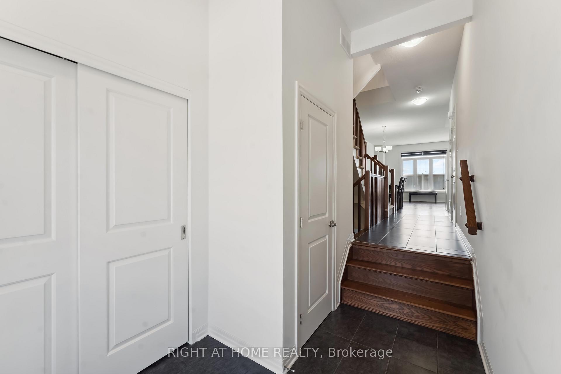Photo 4 of 533 Rioja Street, Ottawa, Kanata - Emerald Meadows/Trailwest — HOMEH