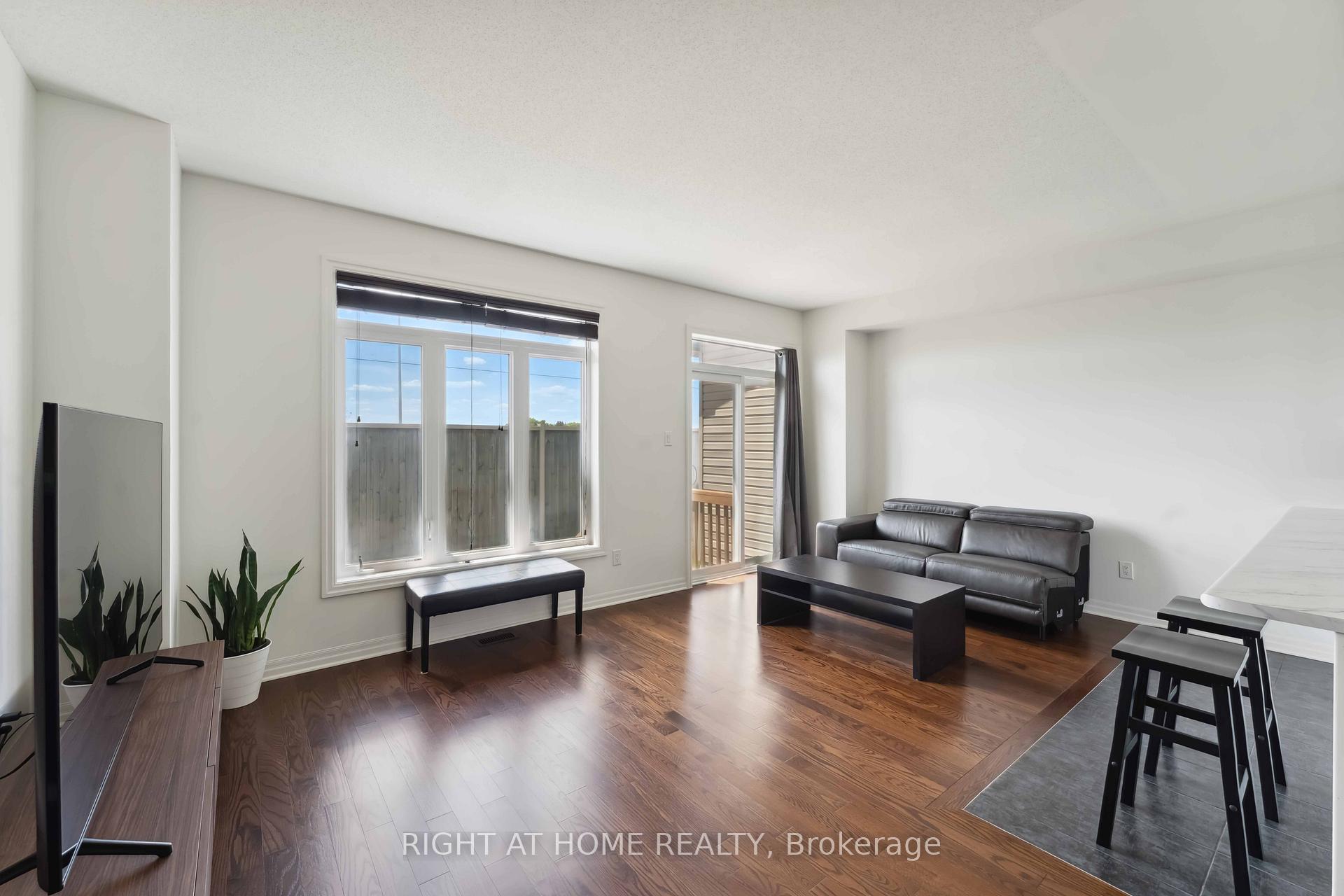 Photo 5 of 533 Rioja Street, Ottawa, Kanata - Emerald Meadows/Trailwest — HOMEH