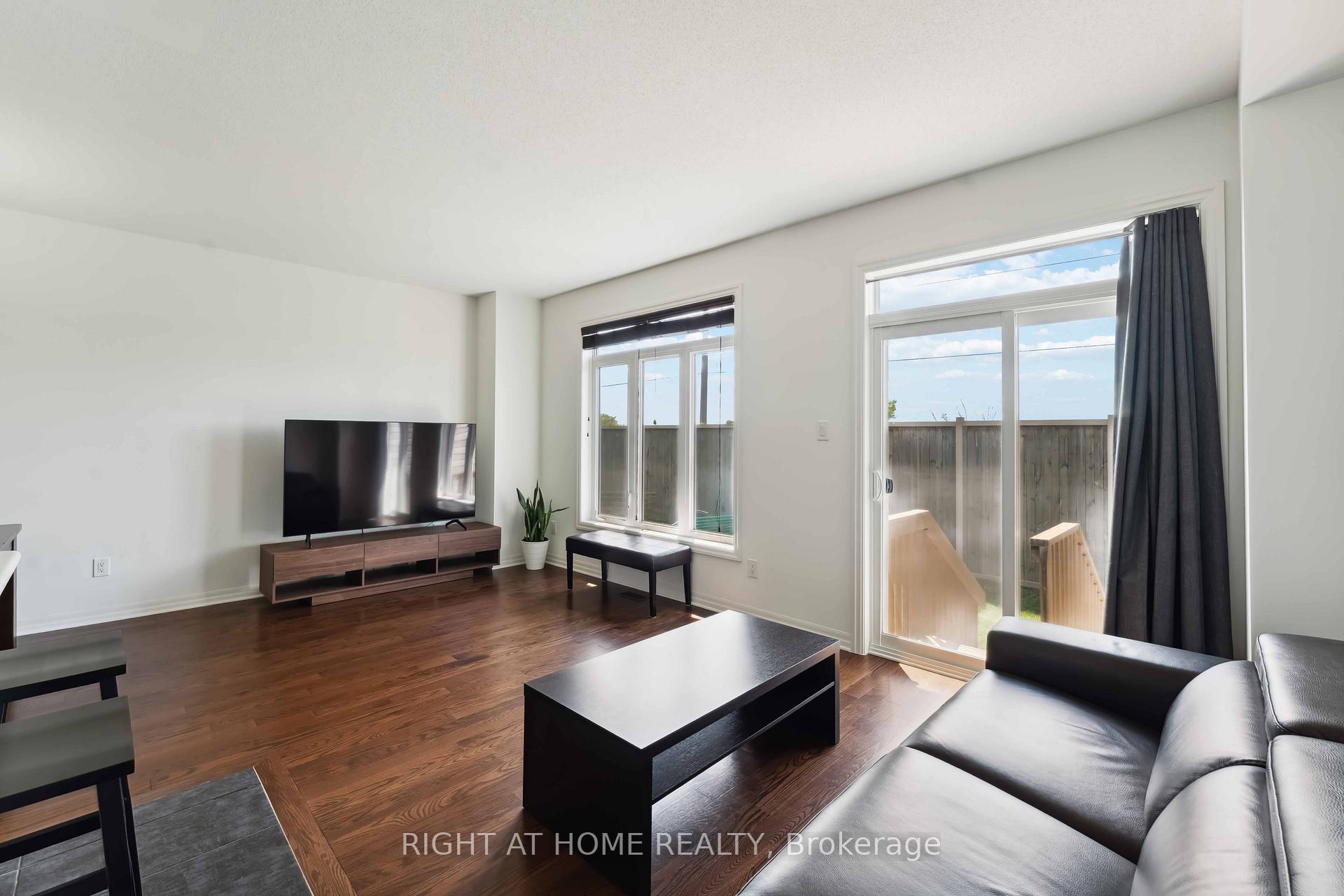 Photo 6 of 533 Rioja Street, Ottawa, Kanata - Emerald Meadows/Trailwest — HOMEH