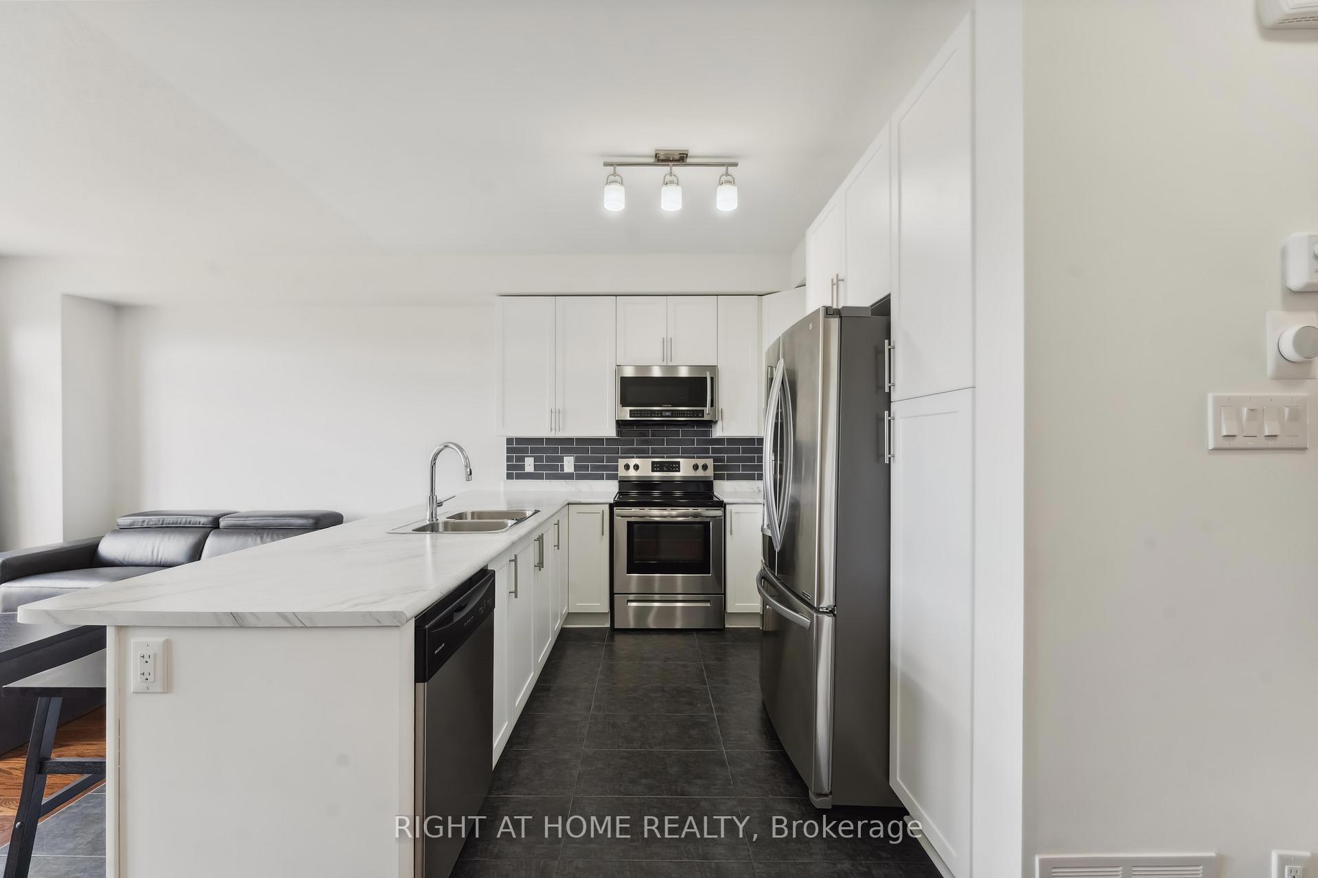 Photo 8 of 533 Rioja Street, Ottawa, Kanata - Emerald Meadows/Trailwest — HOMEH