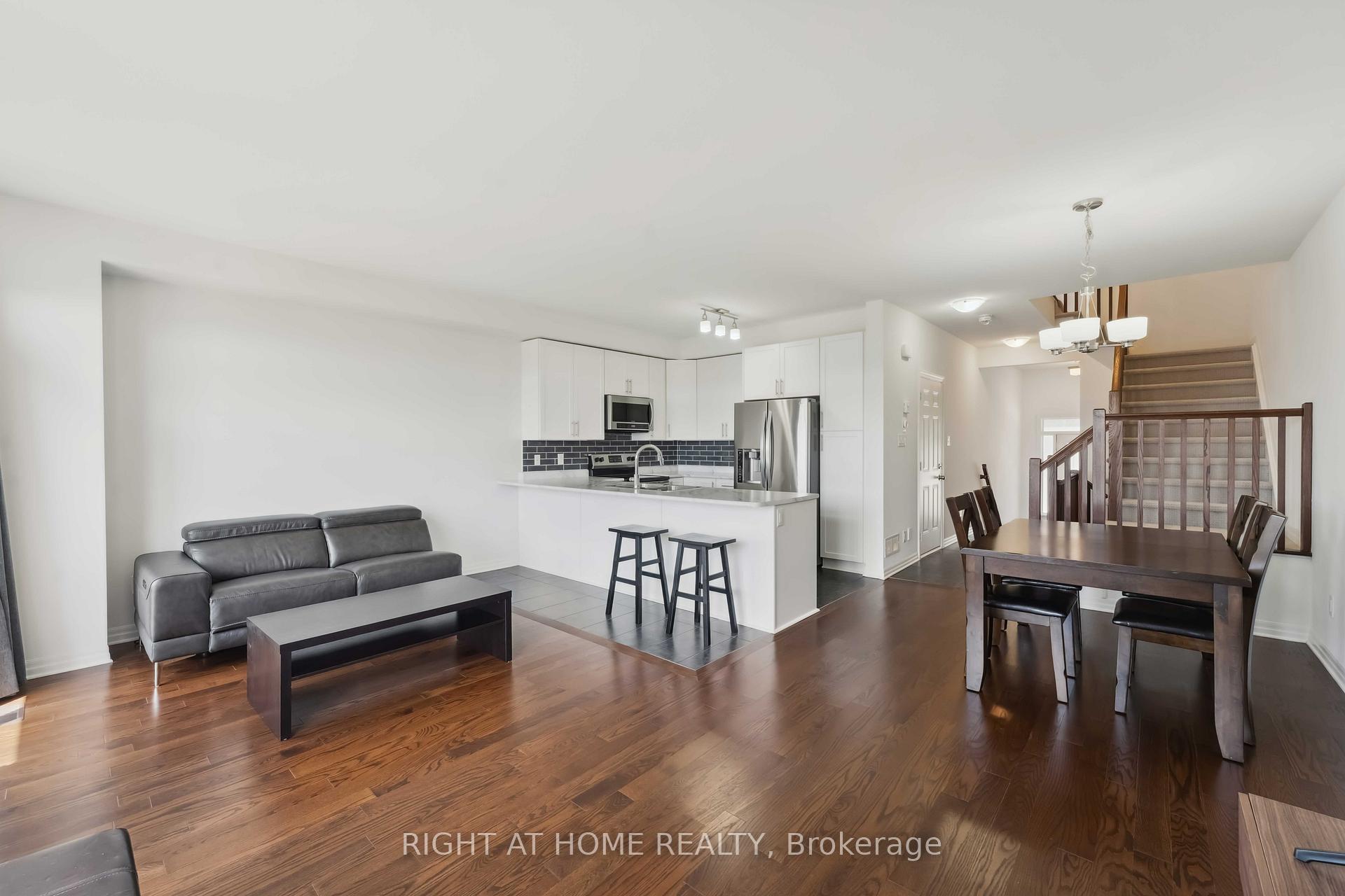 Photo 9 of 533 Rioja Street, Ottawa, Kanata - Emerald Meadows/Trailwest — HOMEH