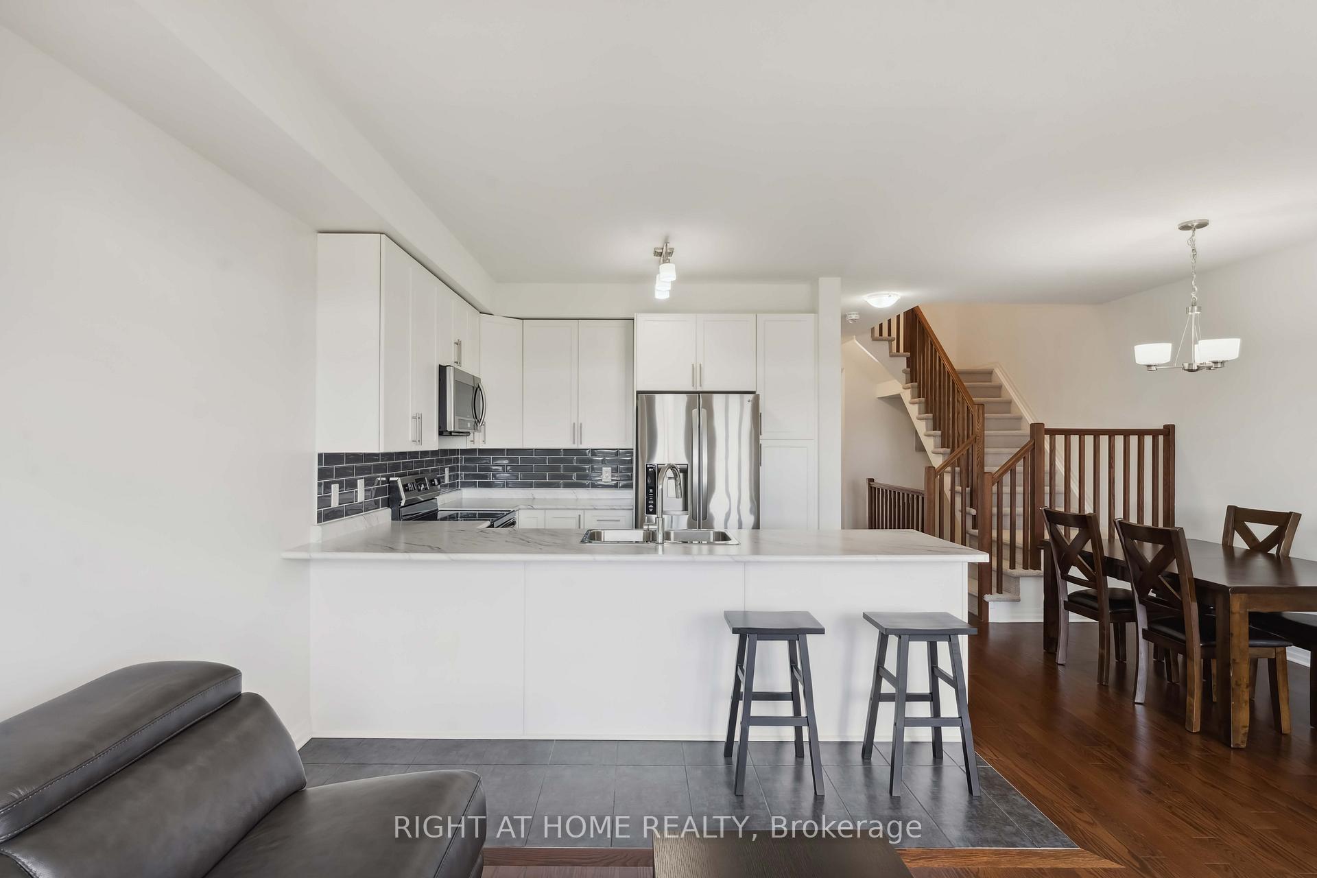 Photo 10 of 533 Rioja Street, Ottawa, Kanata - Emerald Meadows/Trailwest — HOMEH