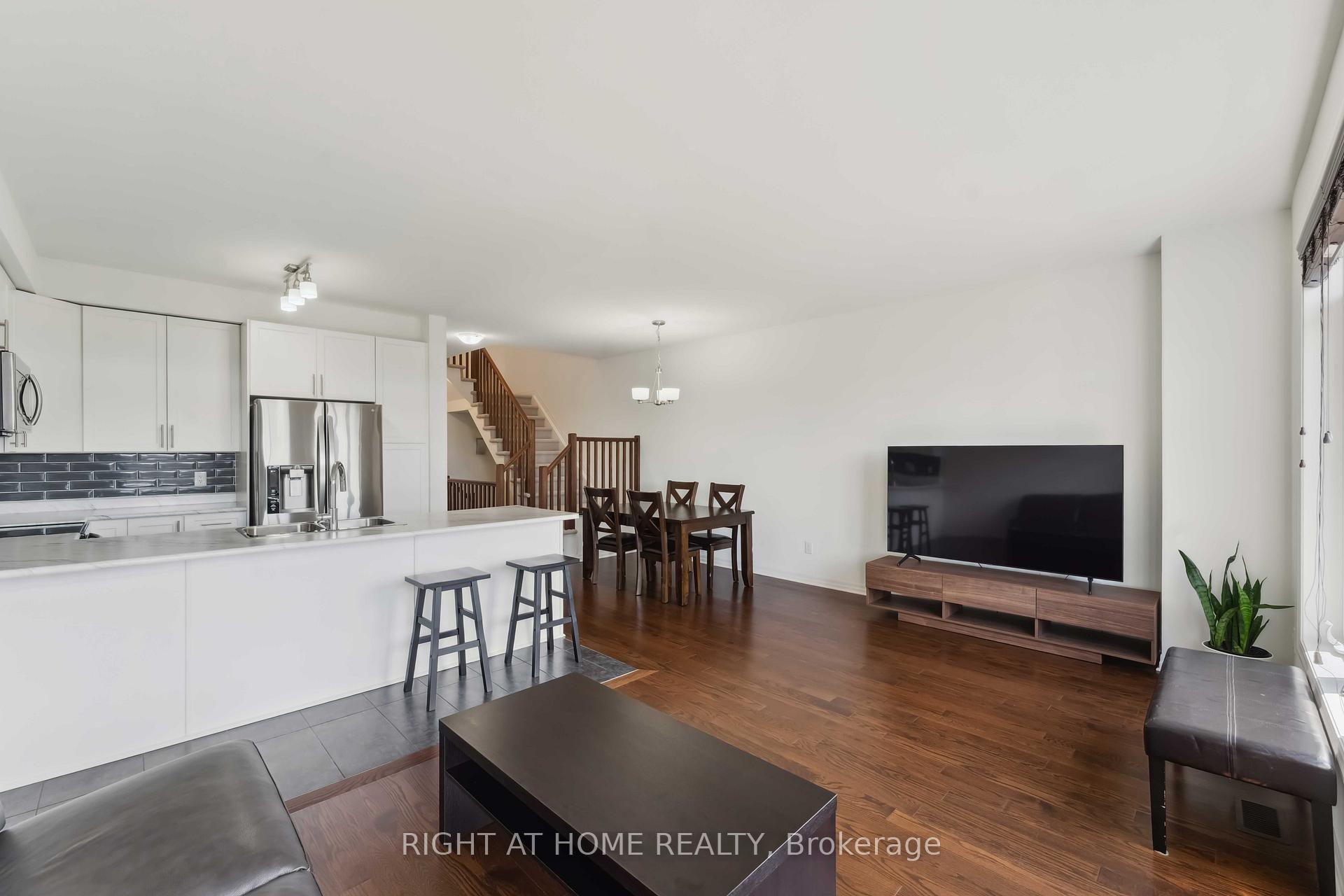 Photo 11 of 533 Rioja Street, Ottawa, Kanata - Emerald Meadows/Trailwest — HOMEH