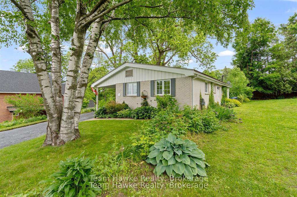 Photo 3 of 689 Dominion Avenue, Midland — HOMEH