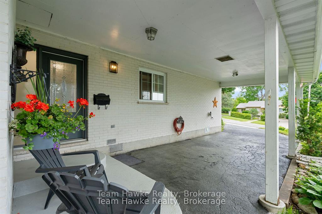 Photo 4 of 689 Dominion Avenue, Midland — HOMEH
