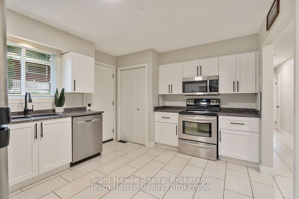 Photo 10 of 689 Dominion Avenue, Midland — HOMEH