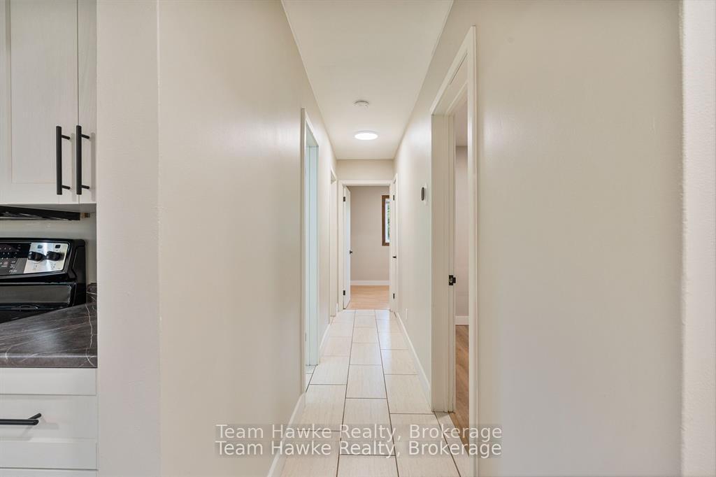 Photo 20 of 689 Dominion Avenue, Midland — HOMEH