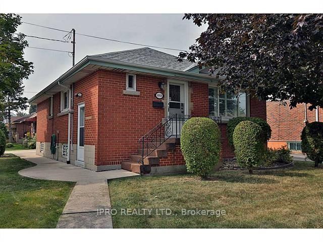 Front of Unit A, 8292 Fennell Avenue