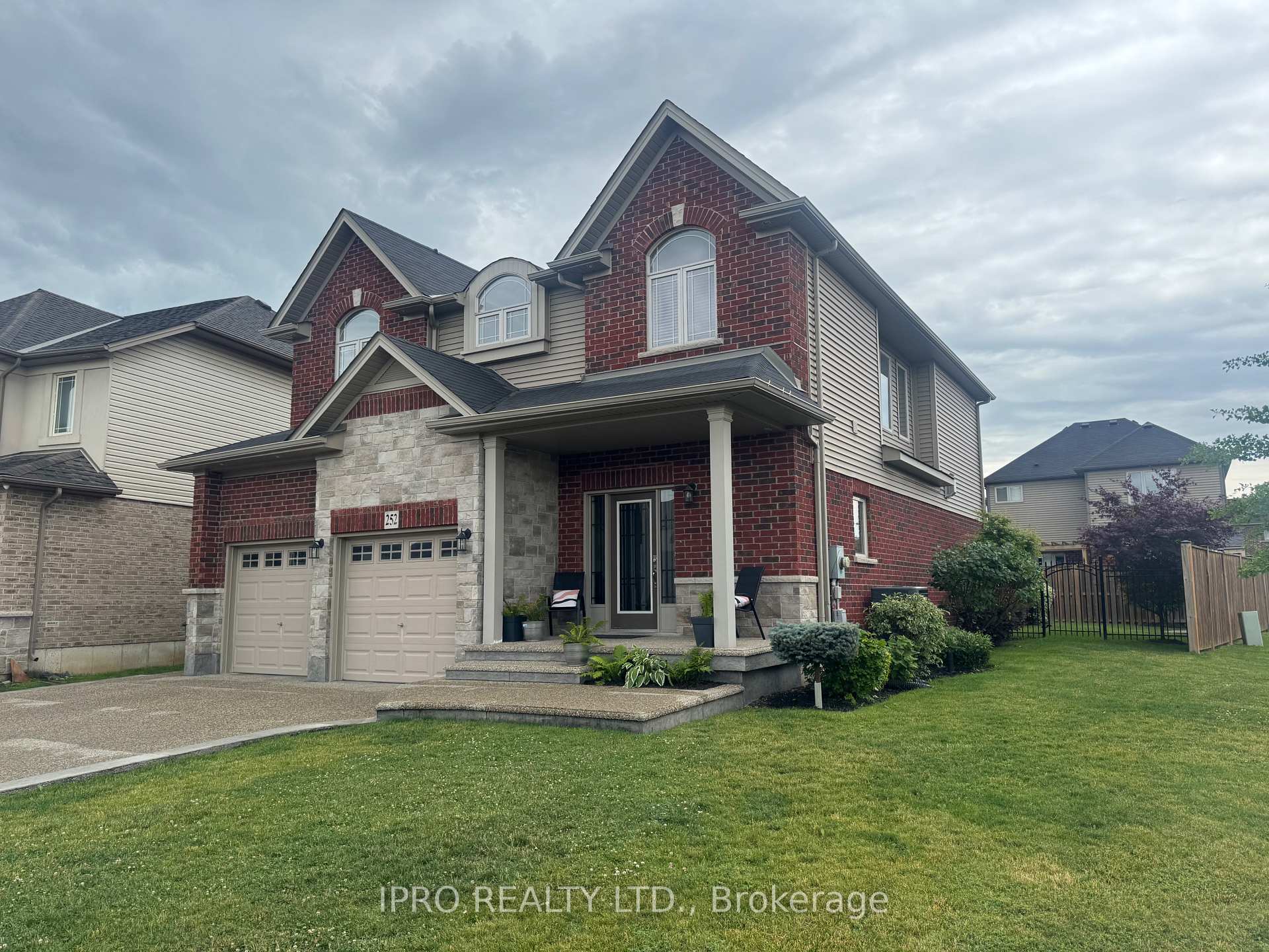 Front of 252 Westbank Trail
