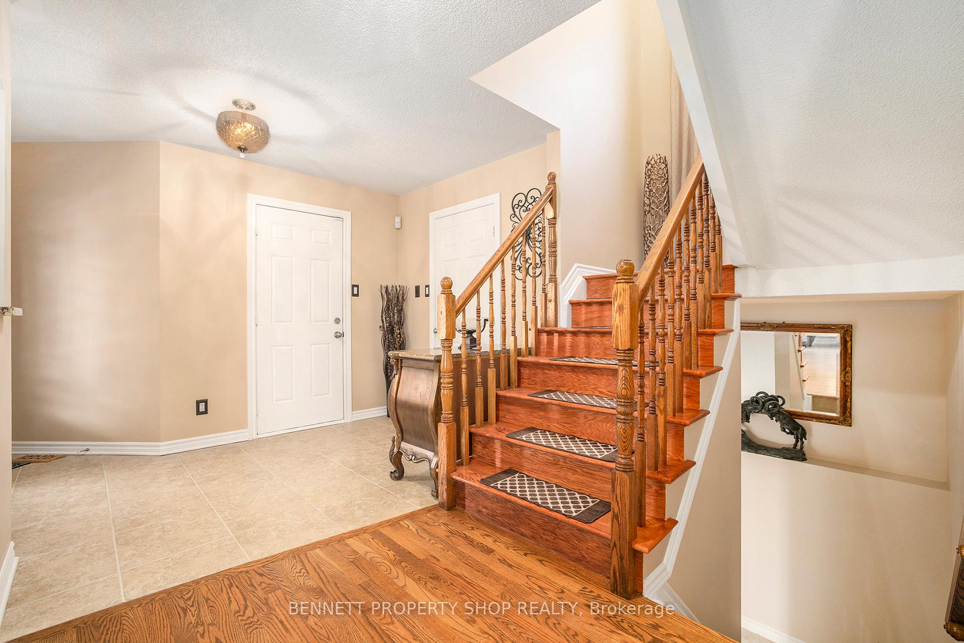 Photo 3 of 176 Macara Crescent, Ottawa, Kanata - Morgan's Grant/South March — HOMEH