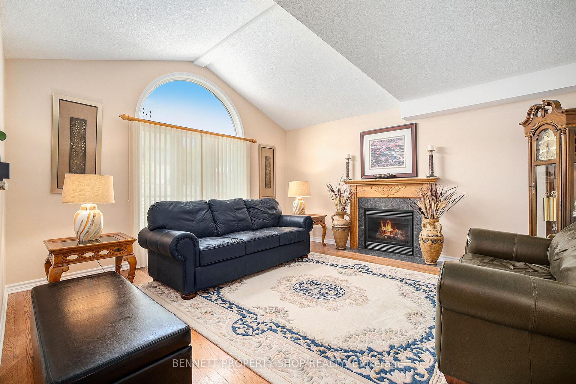 Photo 10 of 176 Macara Crescent, Ottawa, Kanata - Morgan's Grant/South March — HOMEH