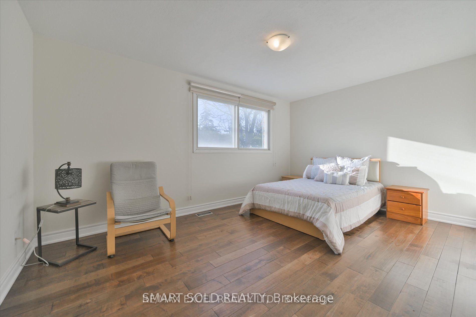 Photo 5 of 87 Southdale Drive, Markham, Bullock — HOMEH