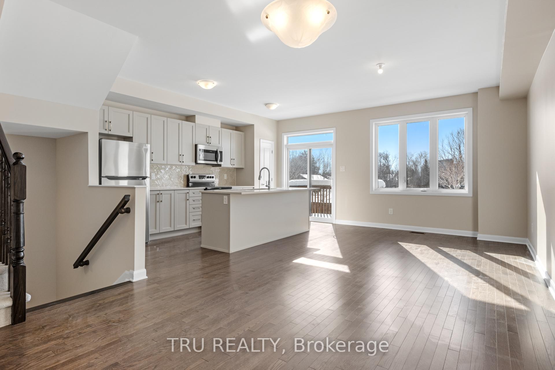 Photo 5 of 146 Attwell Private, Ottawa, Kanata - Morgan's Grant/South March — HOMEH