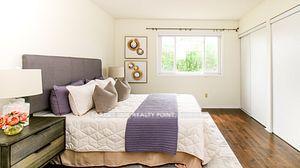 Photo 10 of 40 Rachel Crescent, Markham, Cachet — HOMEH
