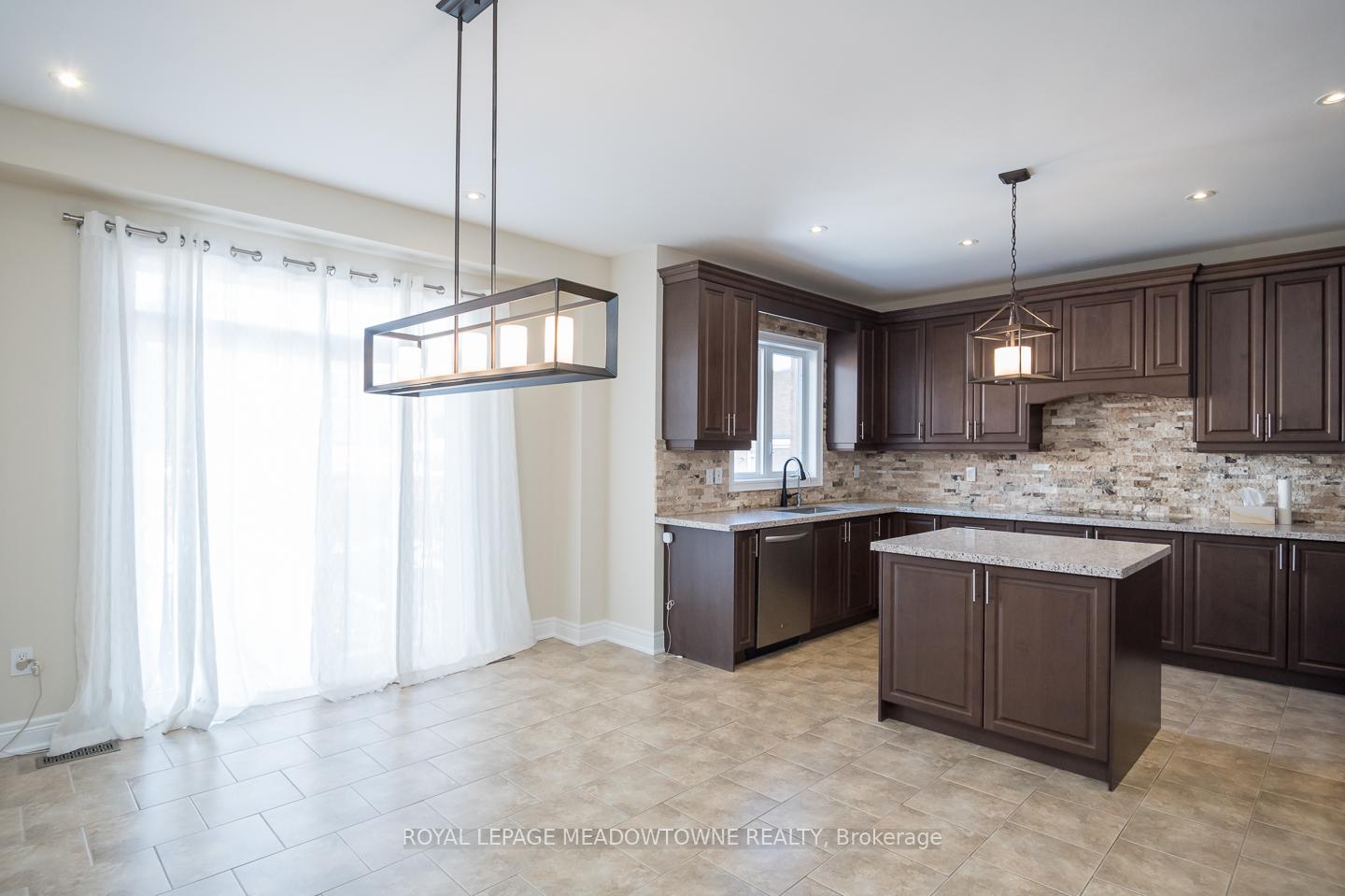 Photo 9 of 195 Huddlestone Crescent, Milton, Scott — HOMEH