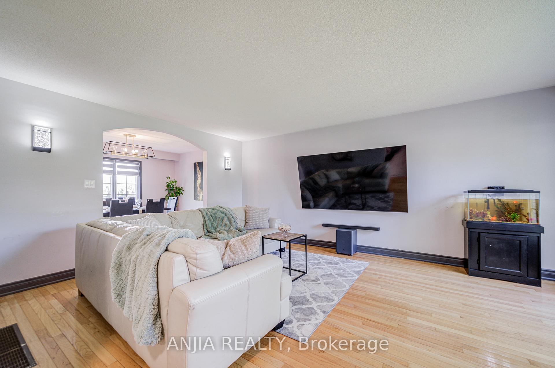 Photo 3 of 7845 Ninth Line, Markham, Box Grove — HOMEH